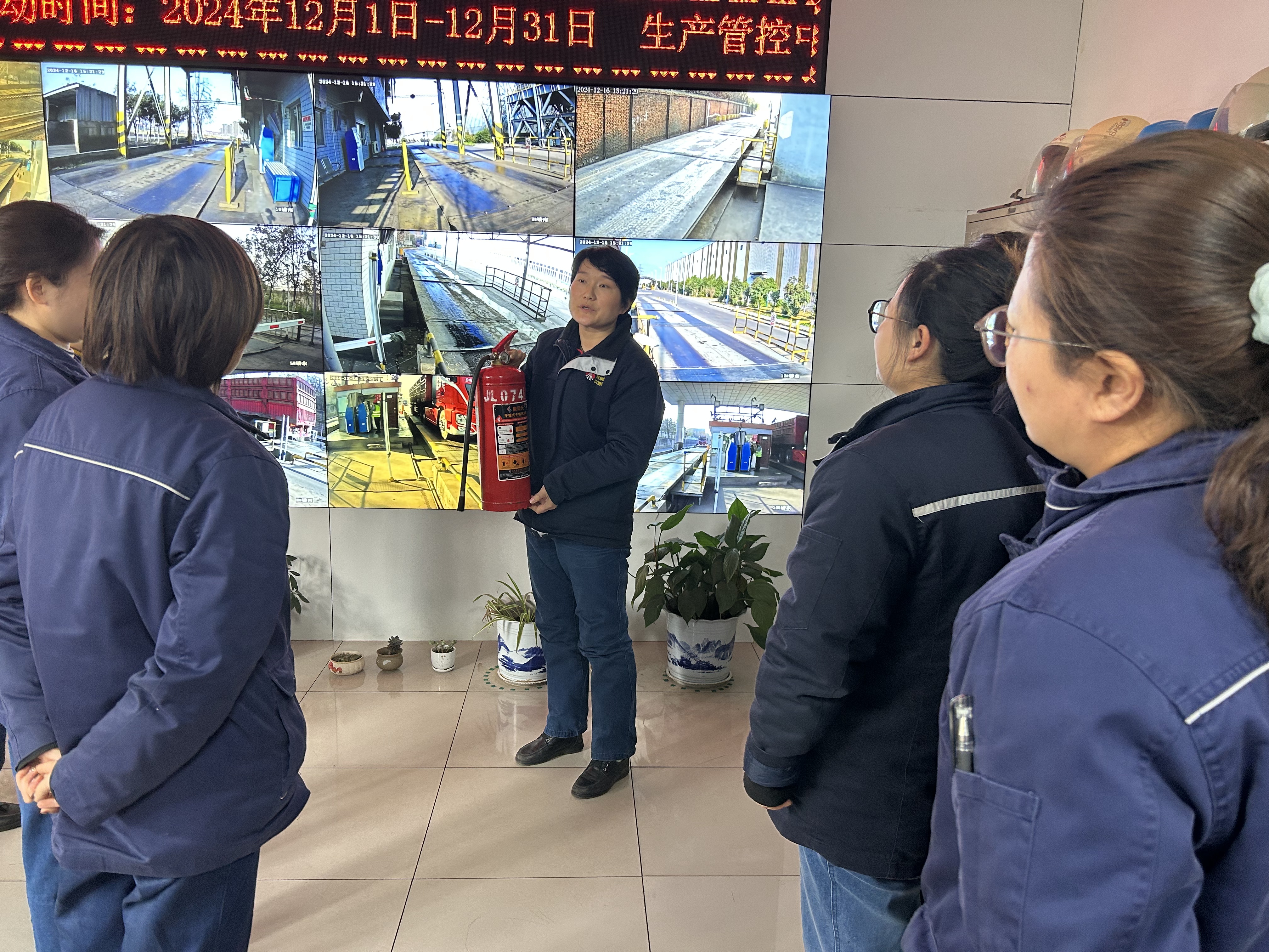 搭扶梯上台阶,看“皱鸟”变“强雁” 搭扶梯上台阶,看“皱鸟”变“强雁”