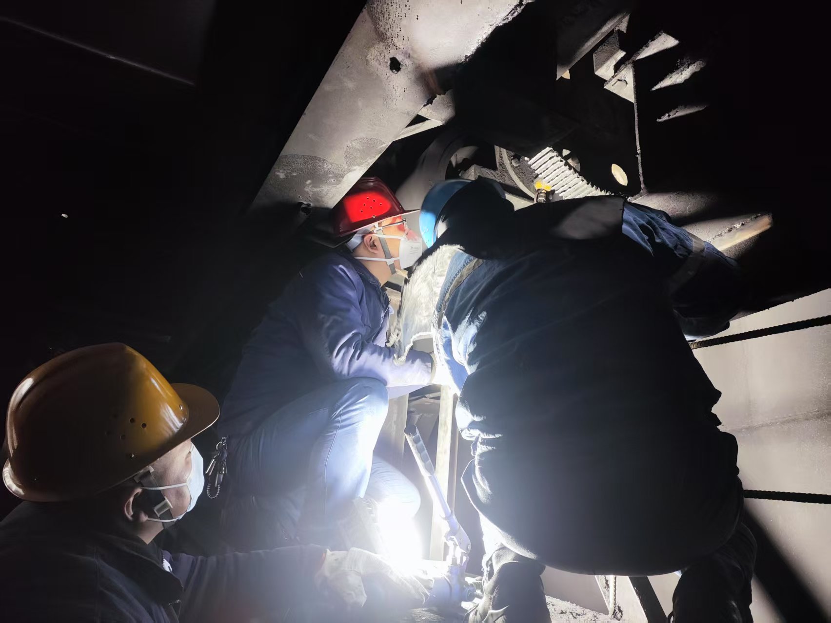 抓安全、精管理,拼出一个“春光好” 抓安全、精管理,拼出一个“春光好”