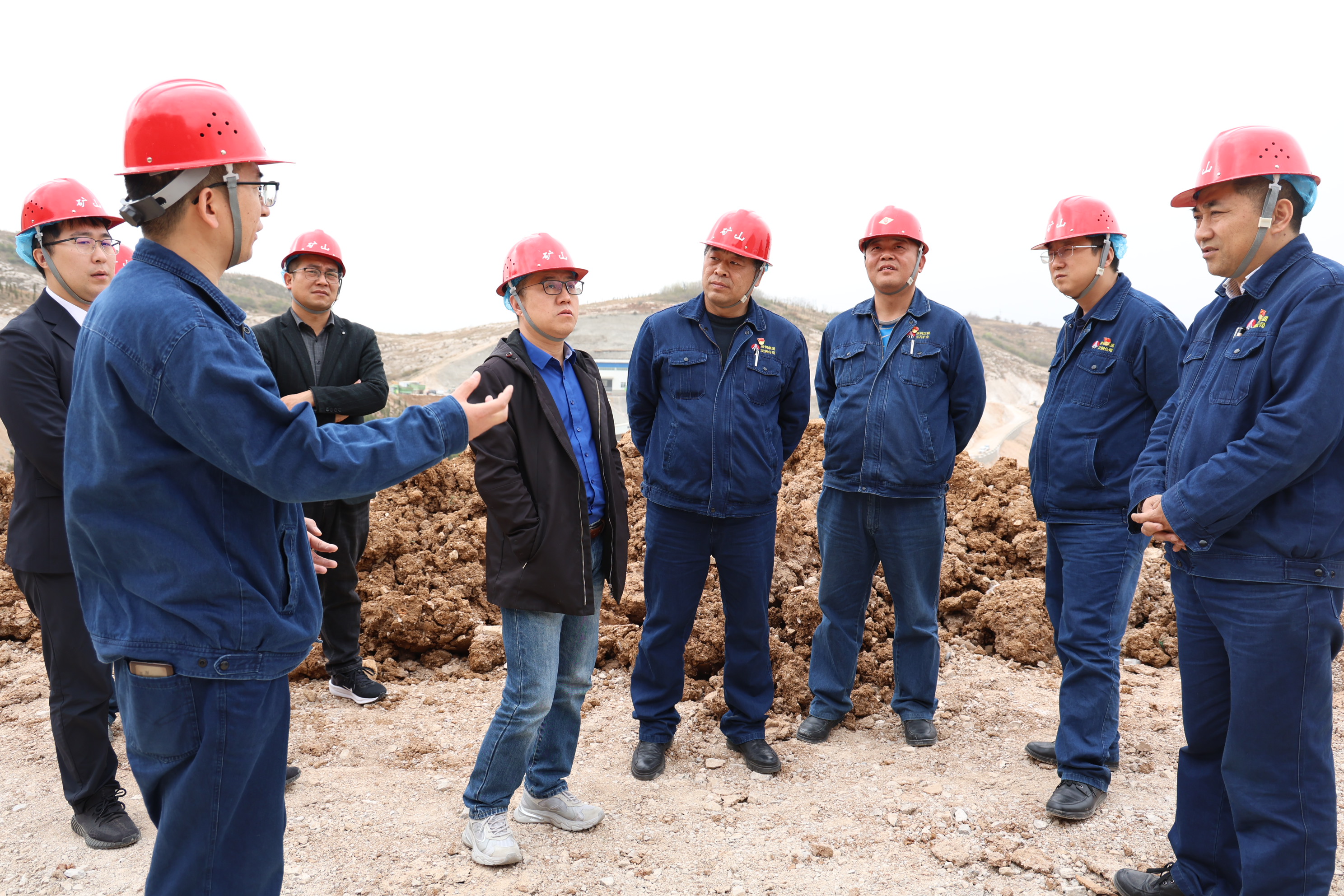 陕煤集团项目检查组一行前来双石矿业开展重点建设项目大检查