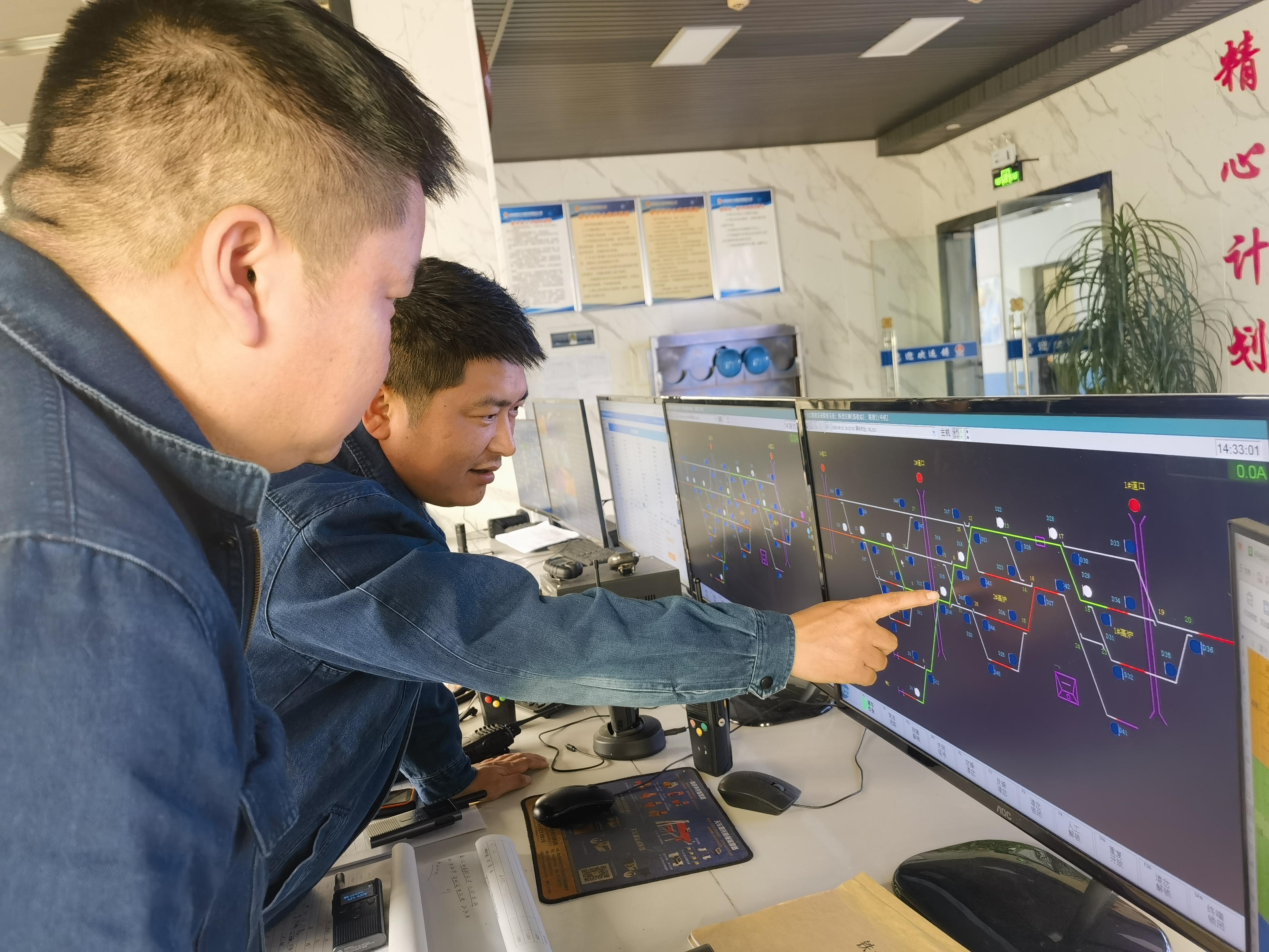 铁流长河里的“摆渡人” 铁流长河里的“摆渡人”