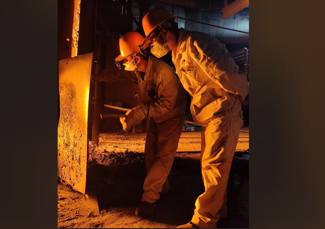 向新而生 看炼钢人的奋进“速描” 向新而生 看炼钢人的奋进“速描”
