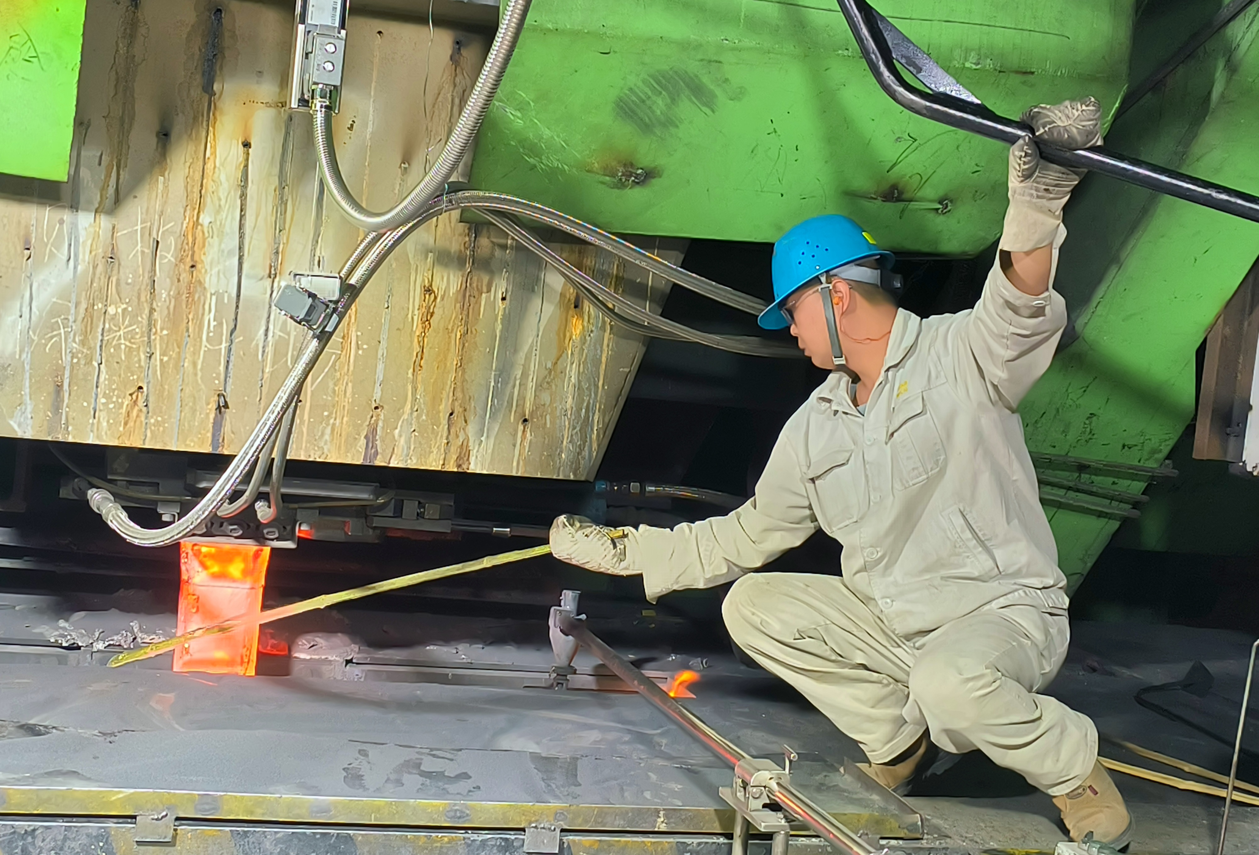 向新而生 看炼钢人的奋进“速描” 向新而生 看炼钢人的奋进“速描”