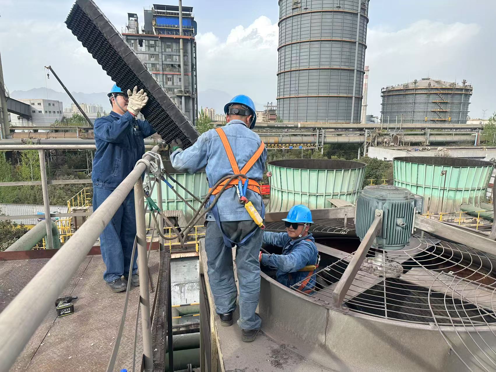 以奋斗,颂春天!定格钢城人拼搏时刻 以奋斗,颂春天!定格钢城人拼搏时刻
