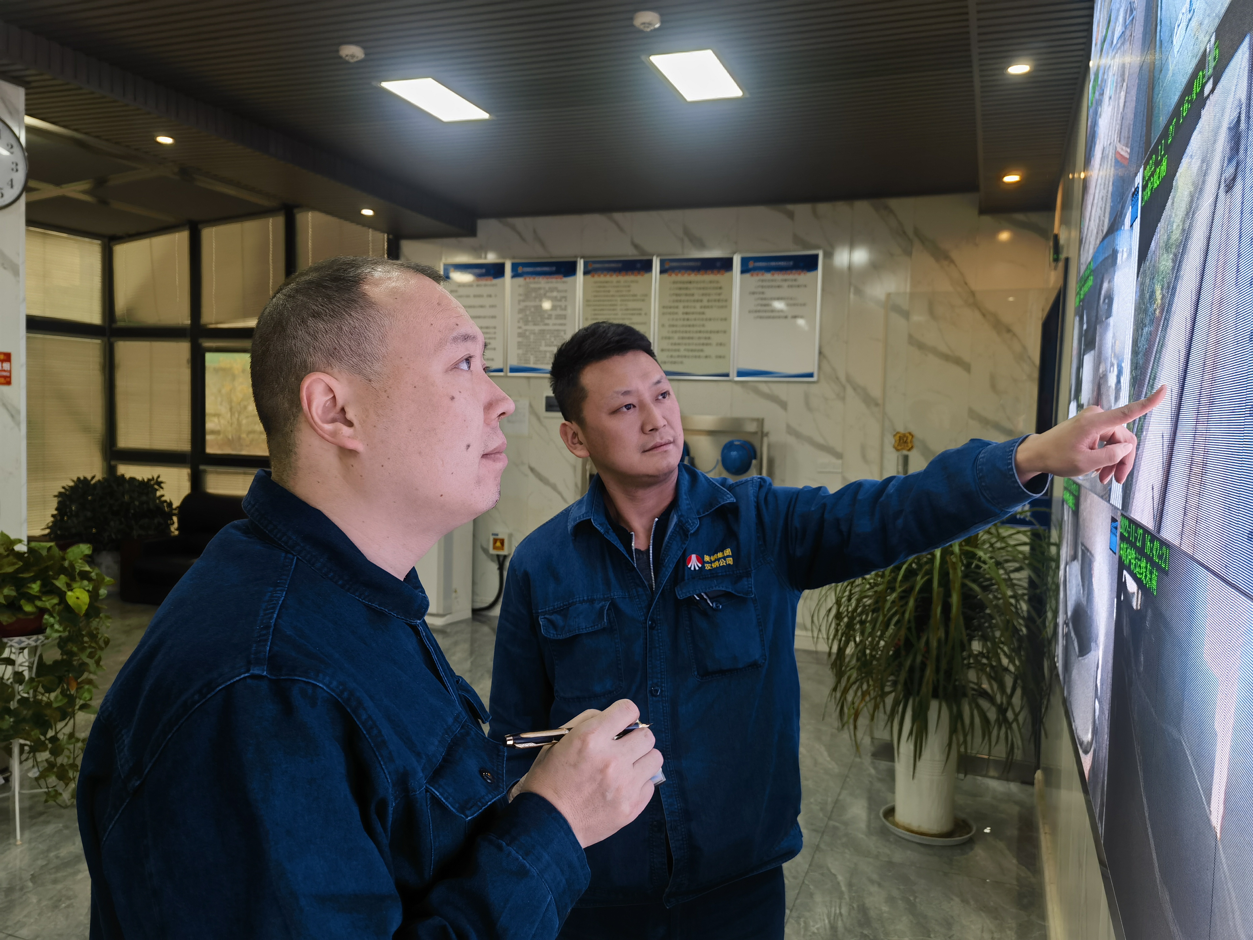 钢轨淬炼里的五一赞歌 钢轨淬炼里的五一赞歌