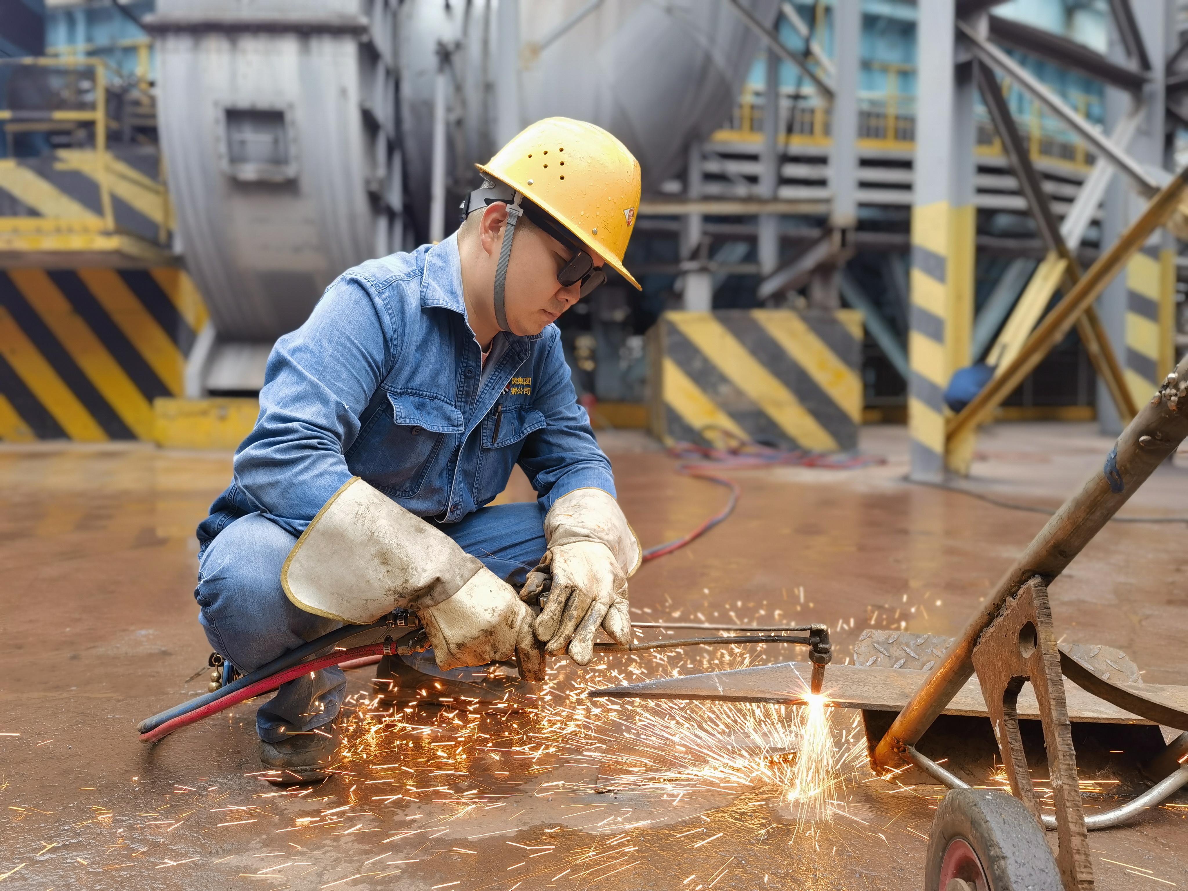 用行动书写钢铁梦想 用行动书写钢铁梦想