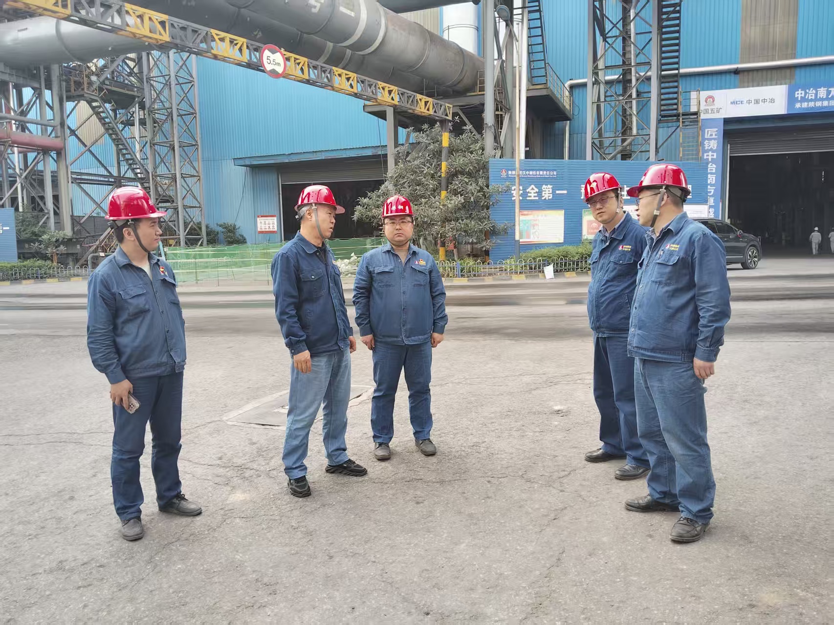 周安东深入炼钢厂开展节中安全检查 周安东深入炼钢厂开展节中安全检查