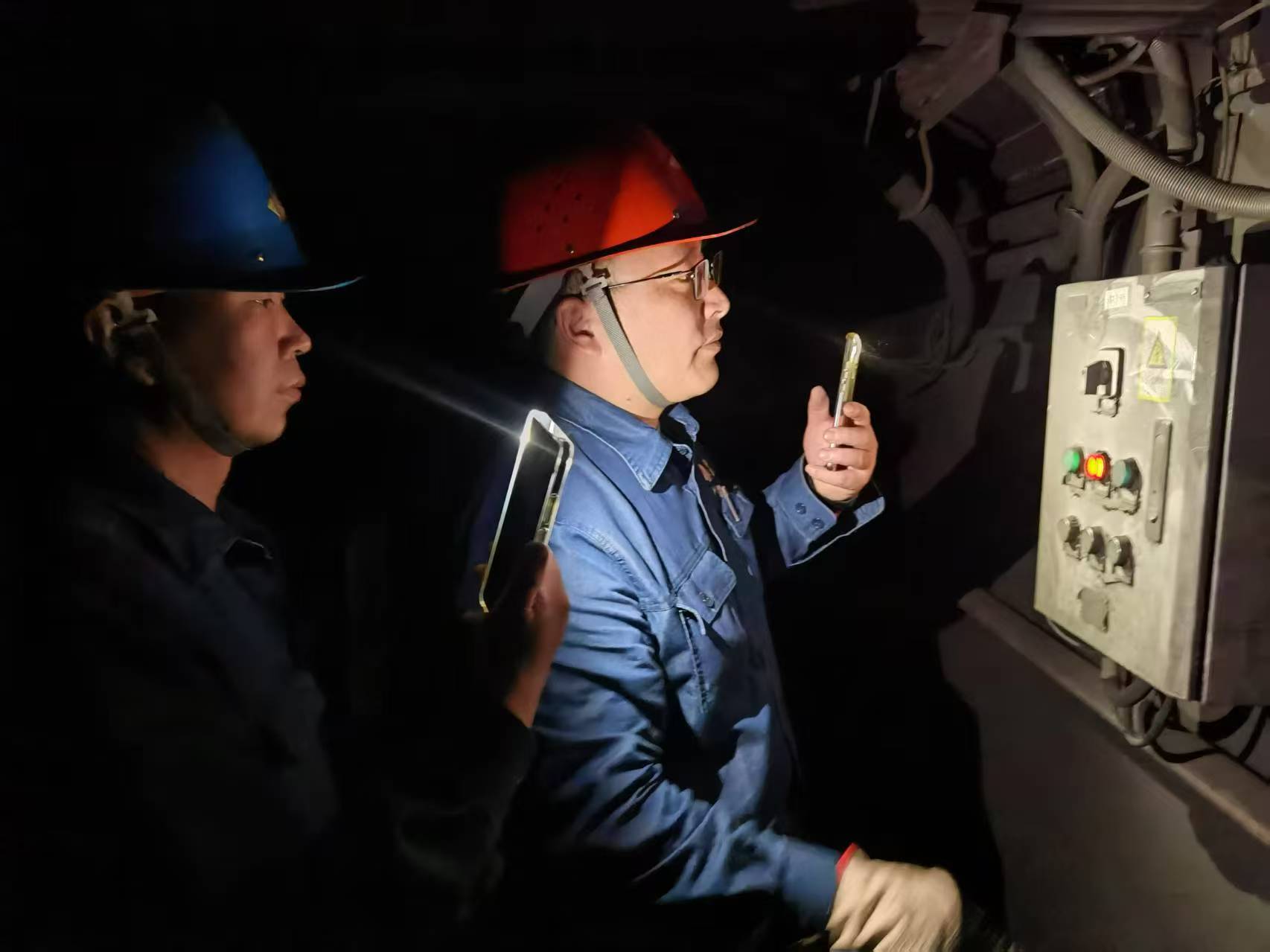 肖玉庆:深耕设备革新的匠心劳模 肖玉庆:深耕设备革新的匠心劳模