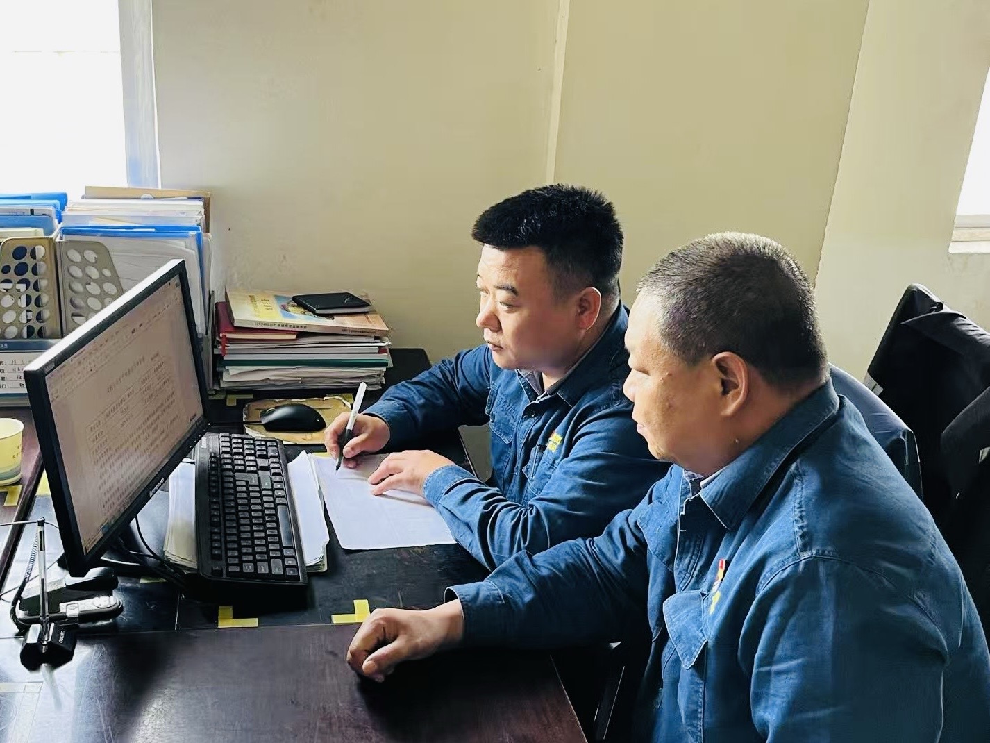 逐梦三十载,实干铸就劳模章——记陕钢集团2023-2024年度劳动模范段玉宏 逐梦三十载,实干铸就劳模章——记陕钢集团2023-2024年度劳动模范段玉宏