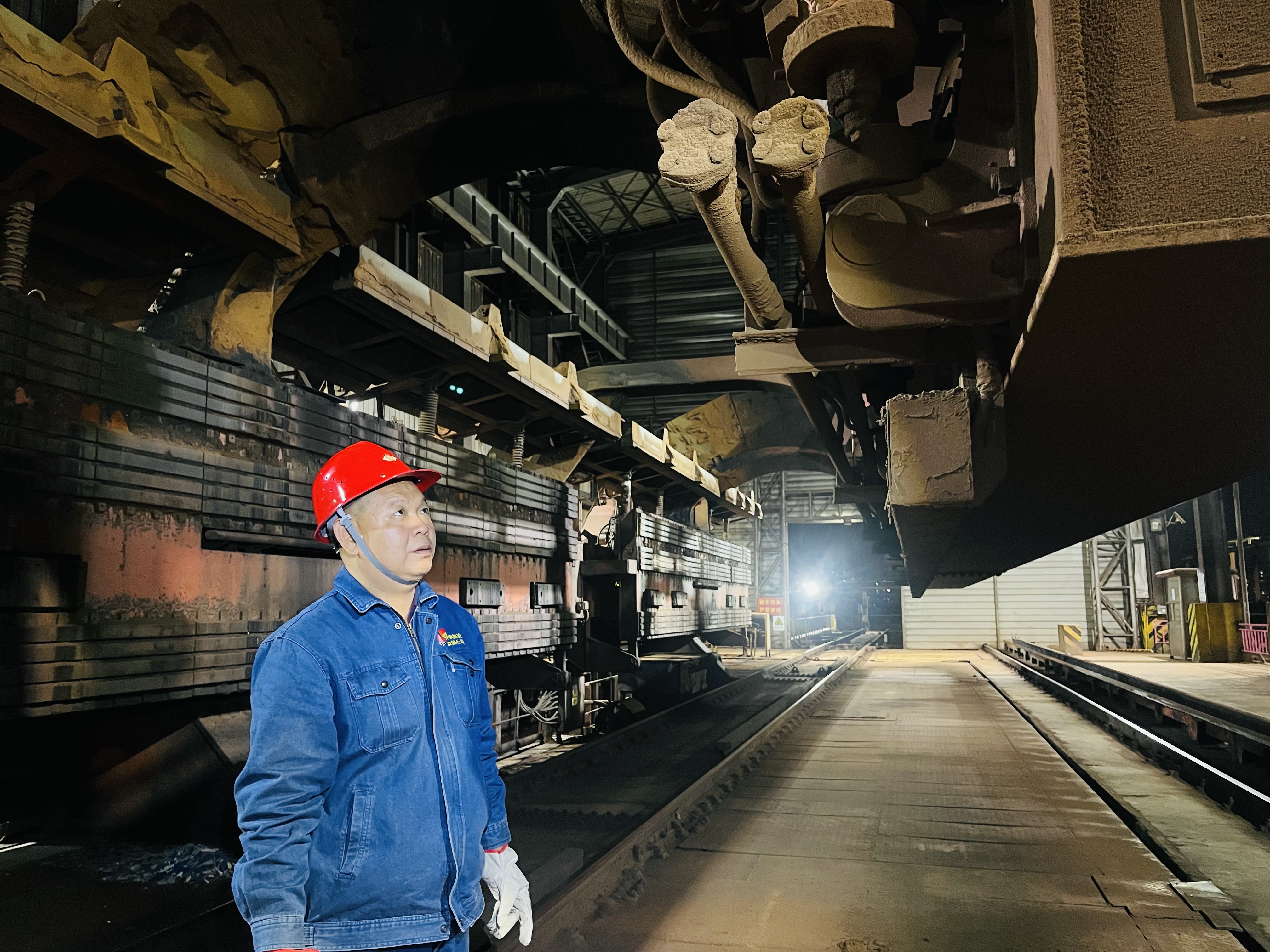 逐梦三十载,实干铸就劳模章——记陕钢集团2023-2024年度劳动模范段玉宏 逐梦三十载,实干铸就劳模章——记陕钢集团2023-2024年度劳动模范段玉宏