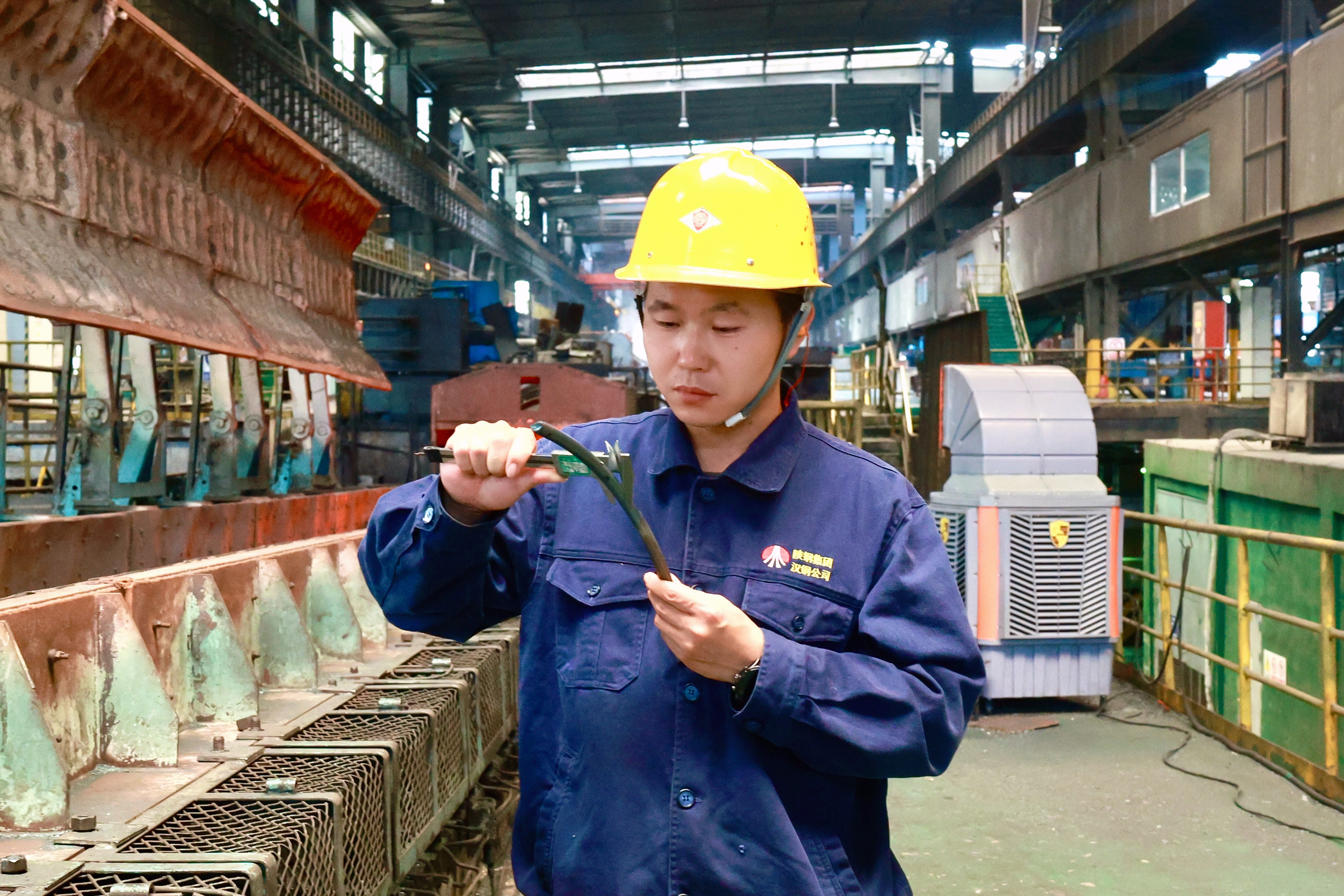 “匠心”不改  是他对轧钢的专注和热爱 ——记陕钢集团2023—2024年度第三届陕钢工匠马敏