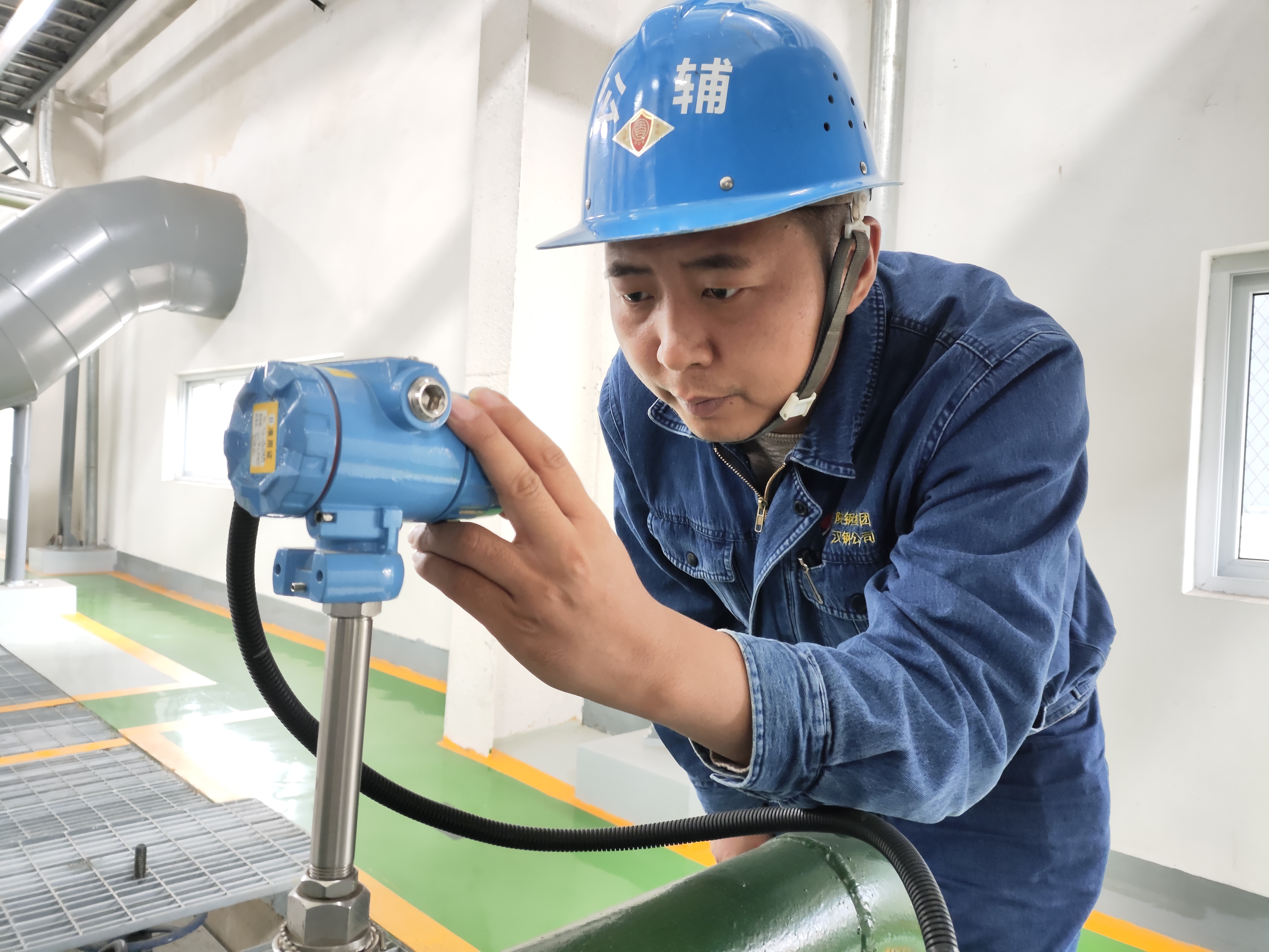 从“技术小白”到“行家里手”的蜕变 ---记第三届“陕钢工匠”冯明义 从“技术小白”到“行家里手”的蜕变 ---记第三届“陕钢工匠”冯明义