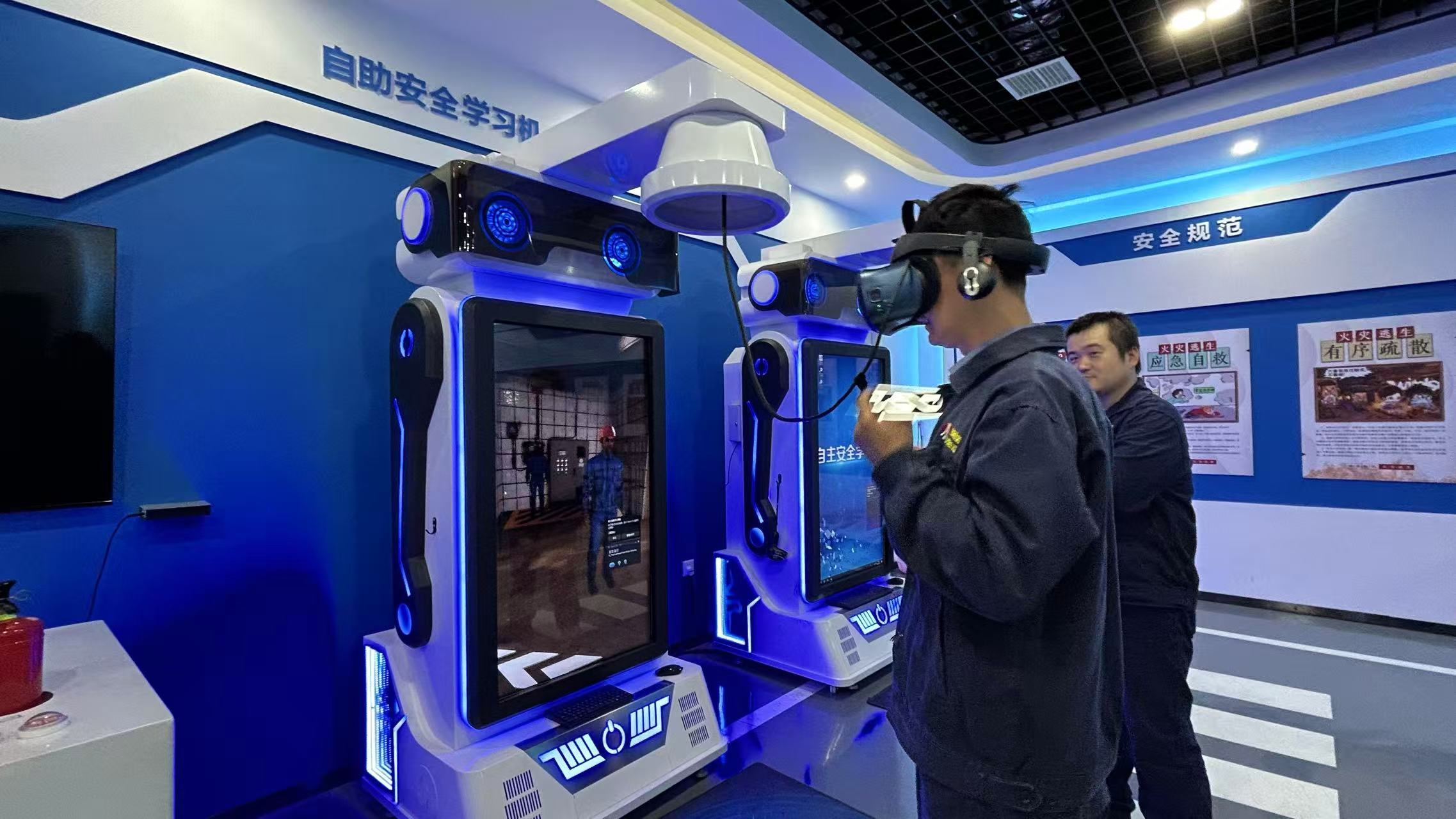 通关“科目四”,锻造智能化炼铁“硬核团队” 通关“科目四”,锻造智能化炼铁“硬核团队”