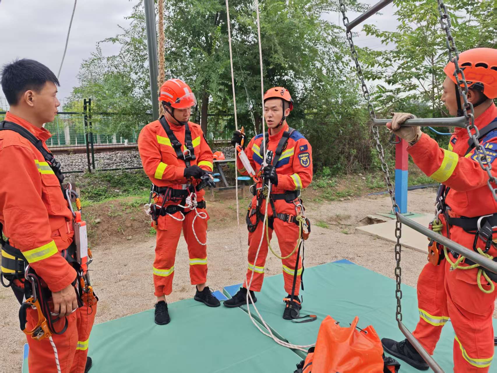 一“结”系千钧！汉钢消防队员锻造高空自救硬功夫