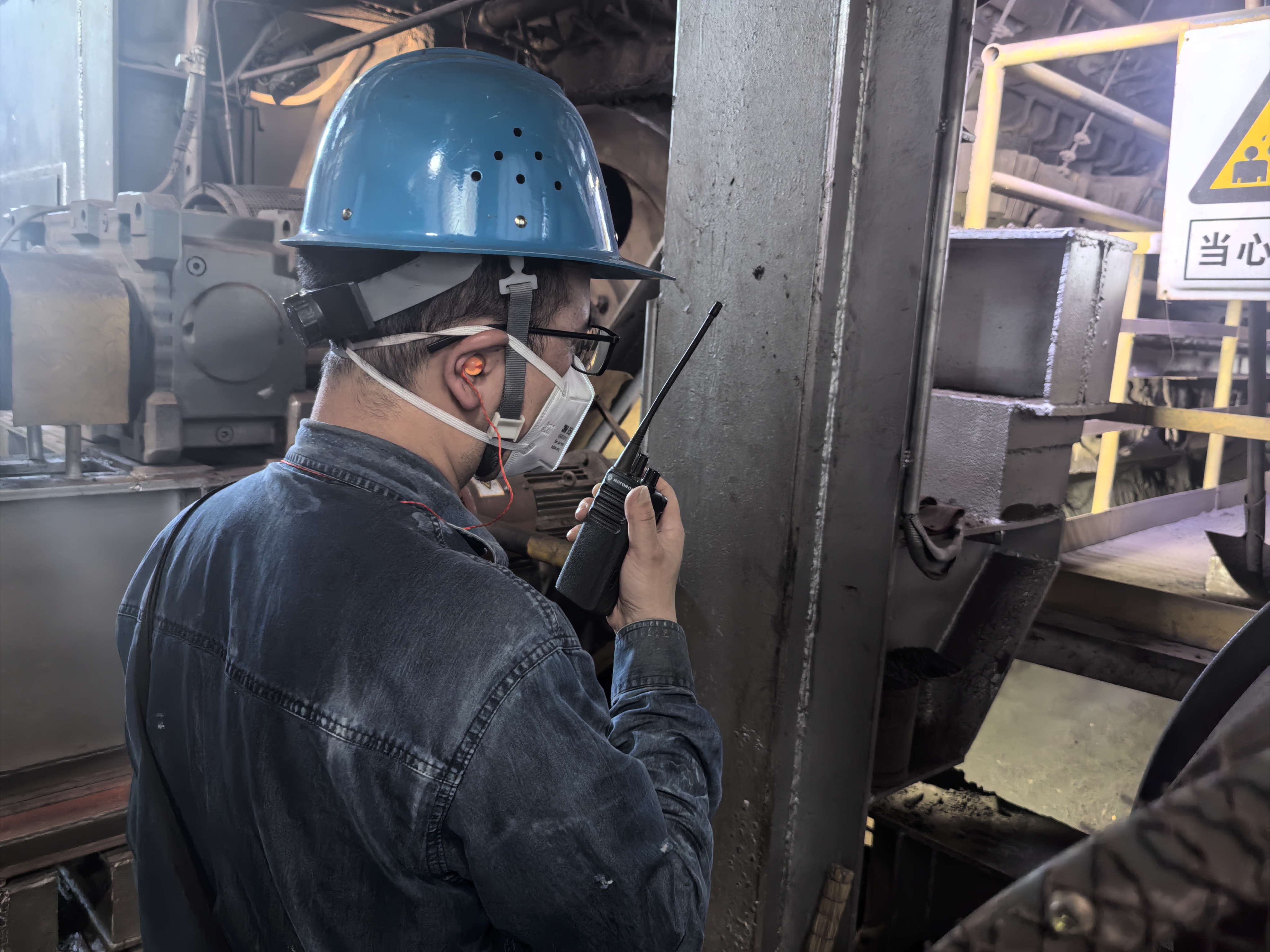 “蒸”战酷暑高温,“汗”守生产防线 “蒸”战酷暑高温,“汗”守生产防线