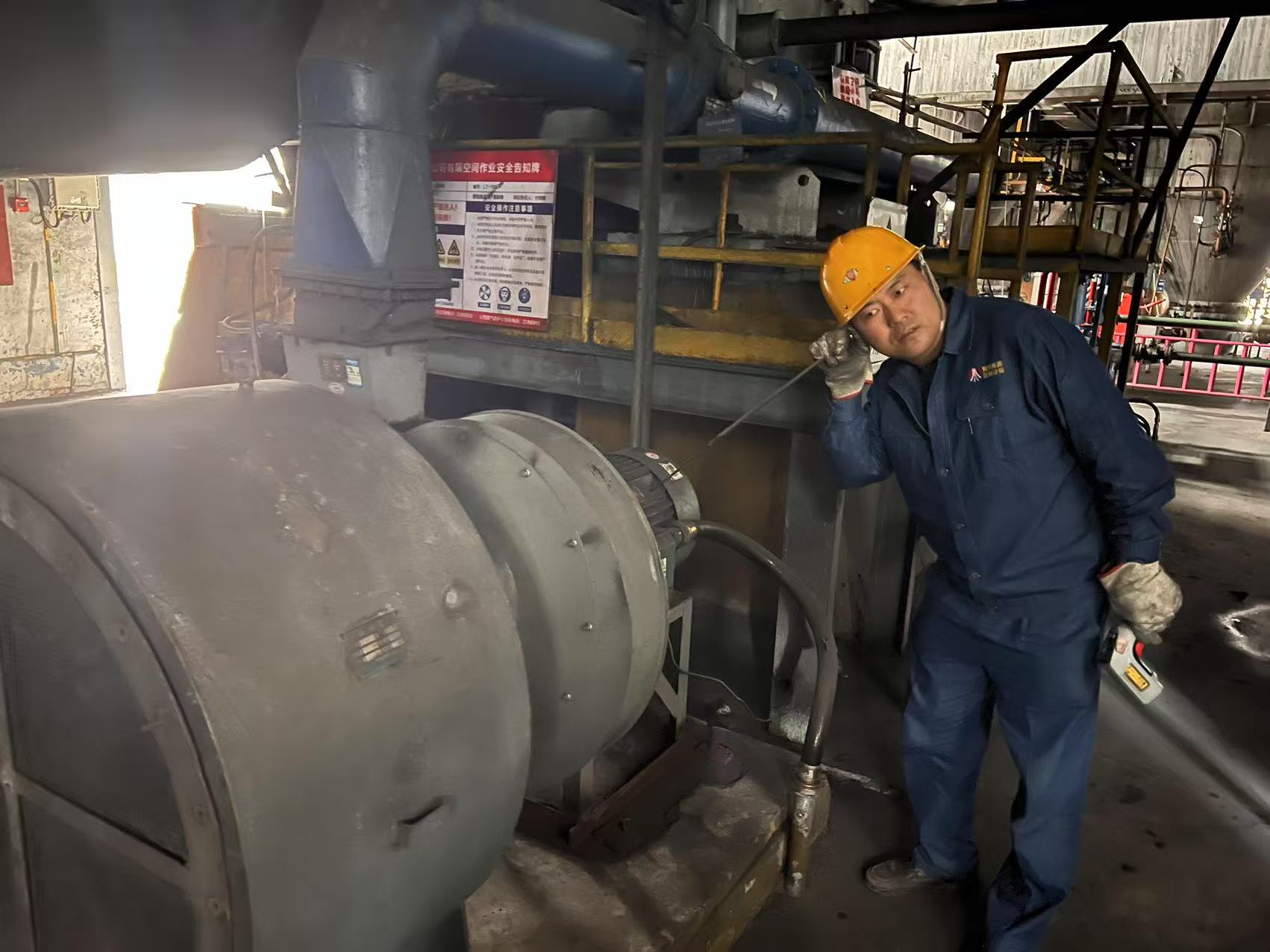 以汗水铸就梦想,于一线绽放光芒 以汗水铸就梦想,于一线绽放光芒