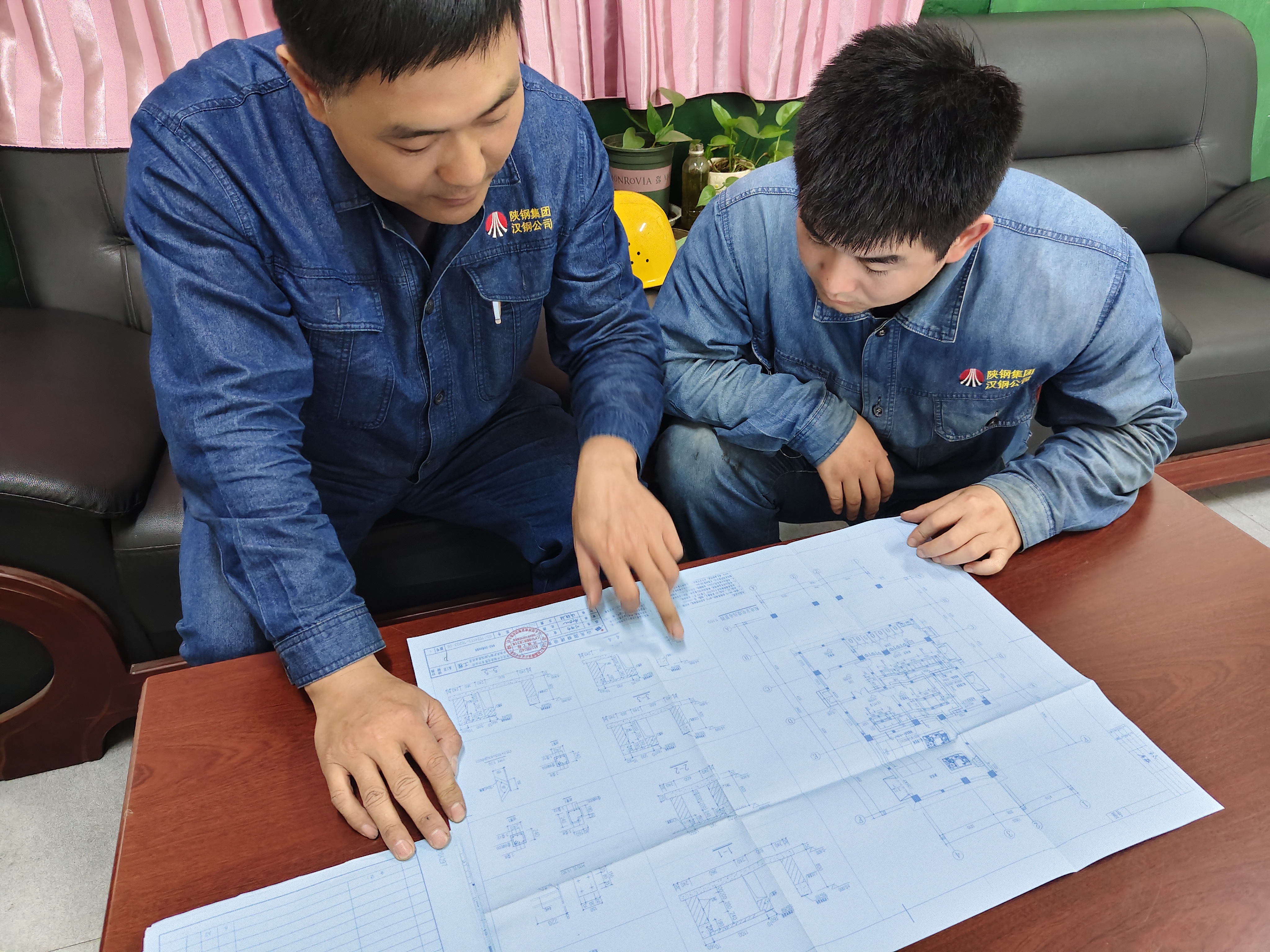 以汗水铸就梦想,于一线绽放光芒 以汗水铸就梦想,于一线绽放光芒