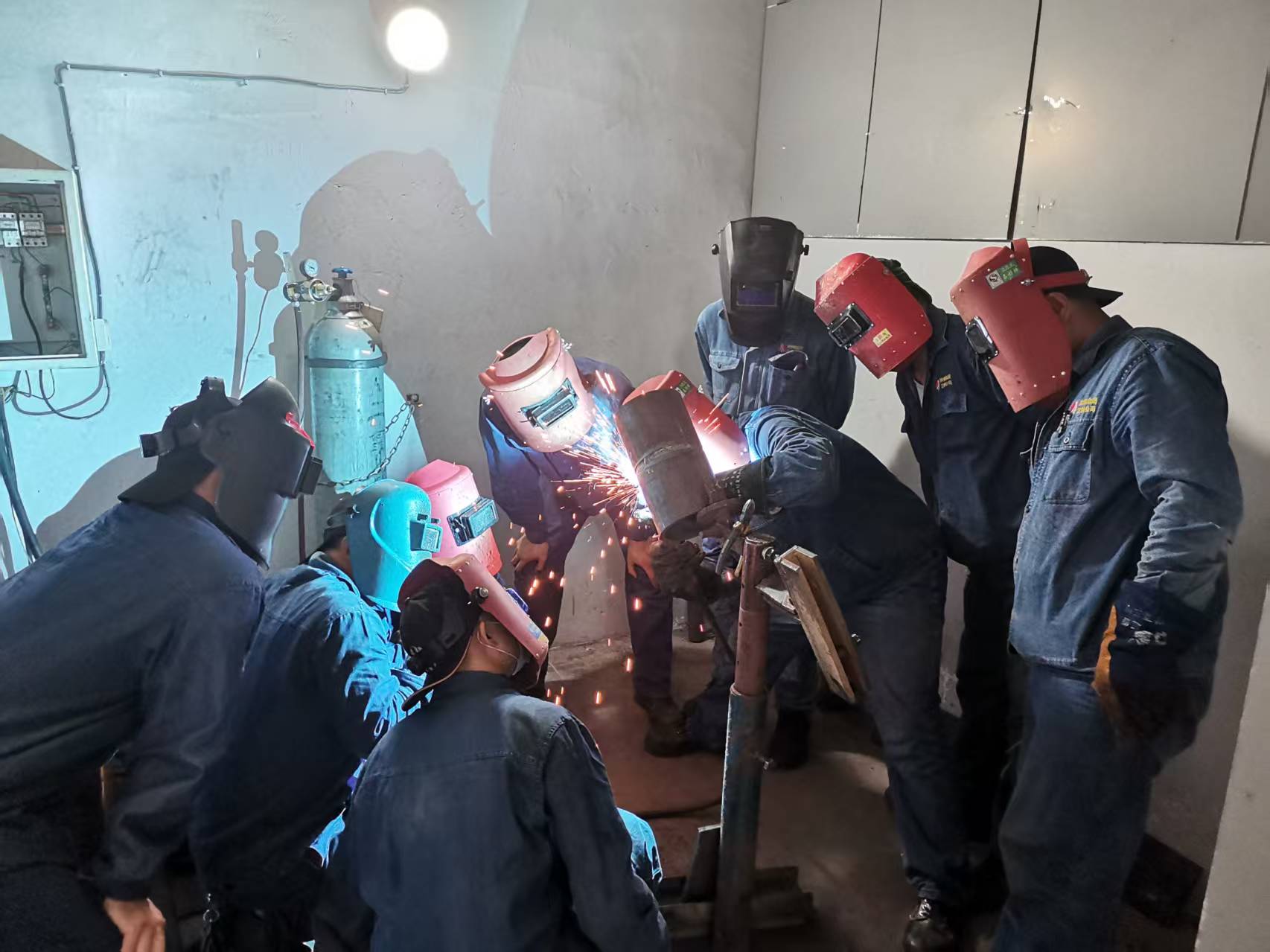 焊花凝匠心 钳功筑根基 汉钢技能人才的“接力棒”这样传！