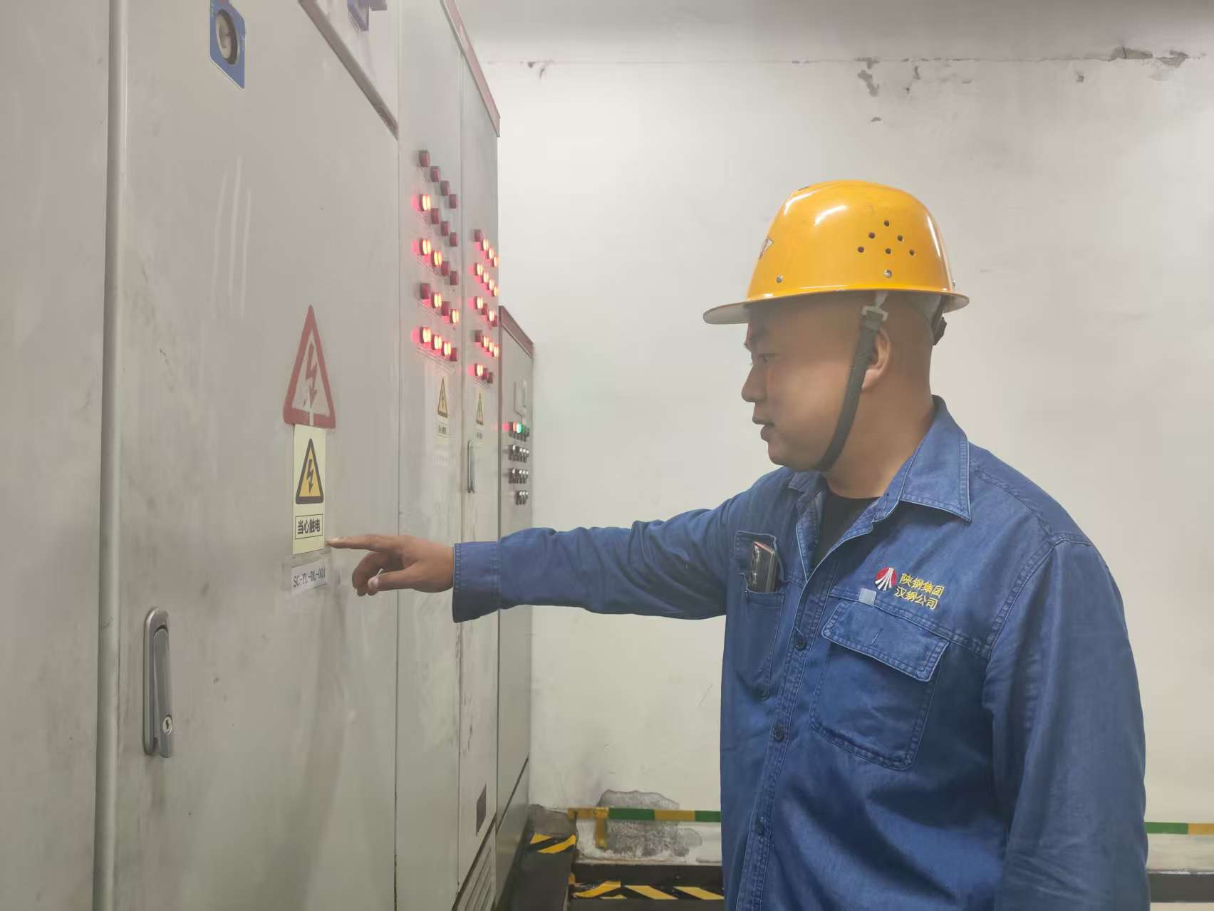 穿上工装仍然是个“兵” 穿上工装仍然是个“兵”