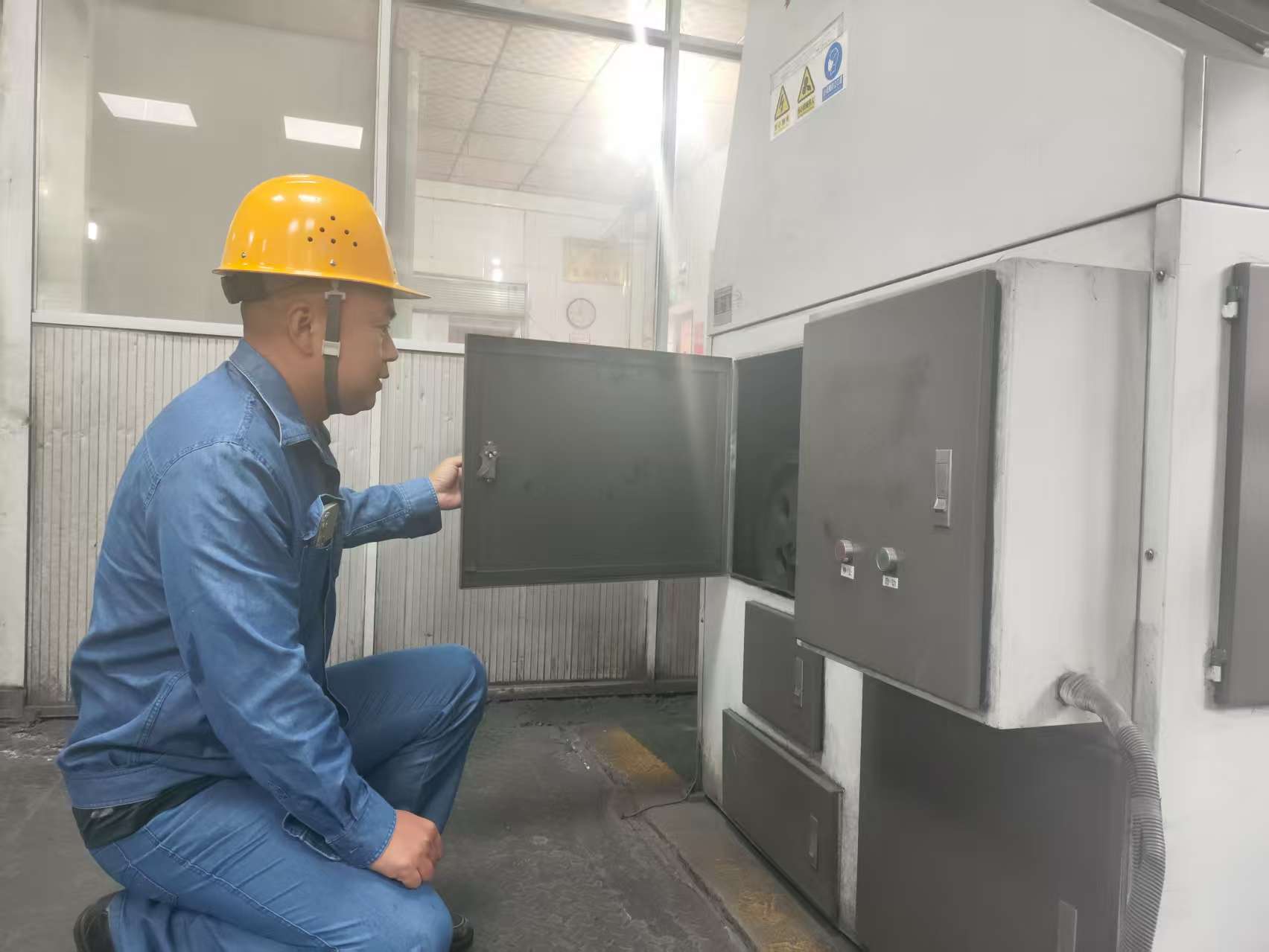 穿上工装仍然是个“兵” 穿上工装仍然是个“兵”