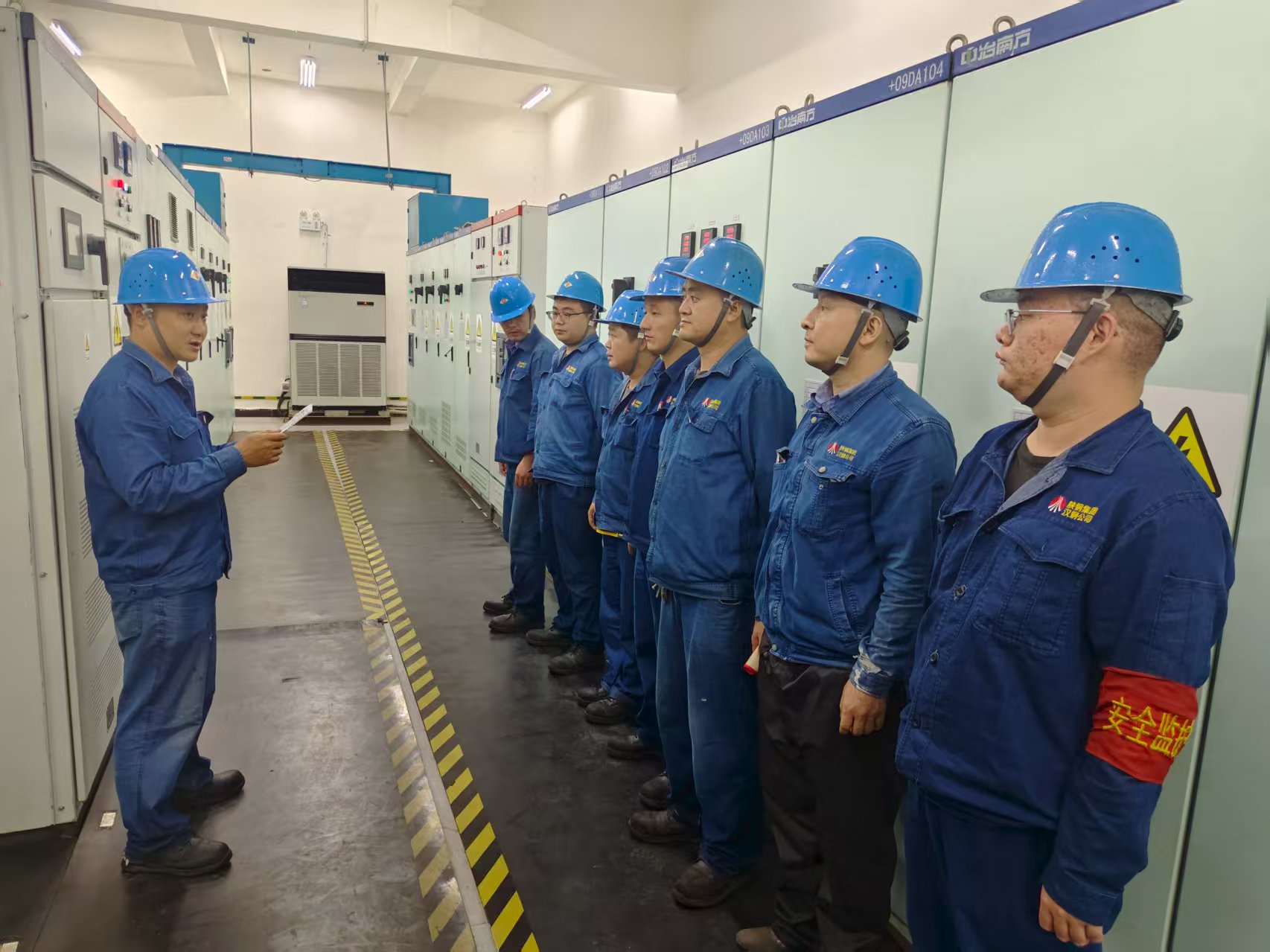 铁火交响曲中的“电医生” —汉钢公司高炉电气系统秋季检修纪实 铁火交响曲中的“电医生” —汉钢公司高炉电气系统秋季检修纪实