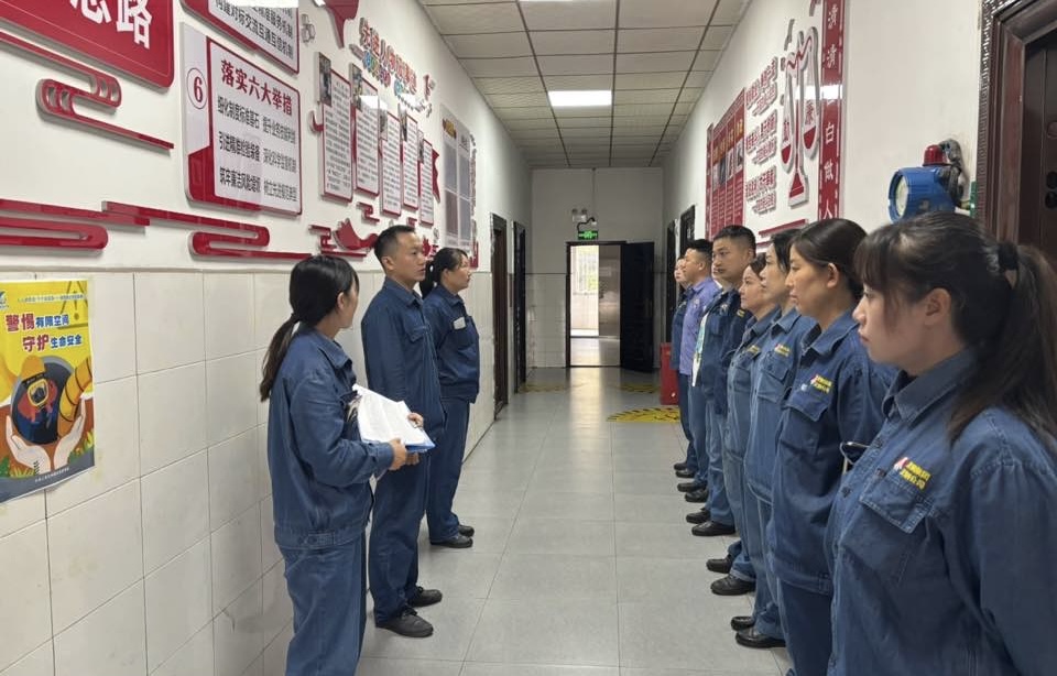 “纪”于心 “效”于行 “纪”于心 “效”于行