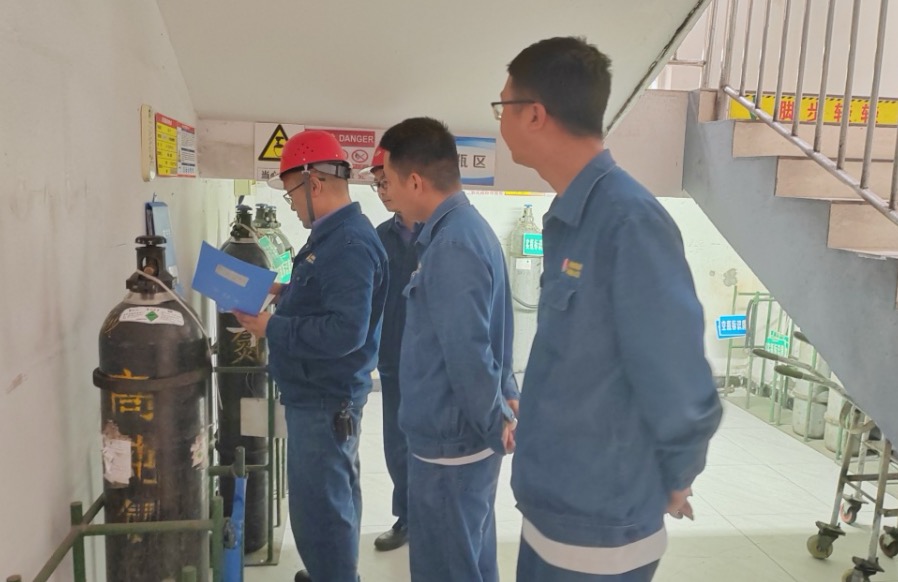 “纪”于心 “效”于行 “纪”于心 “效”于行