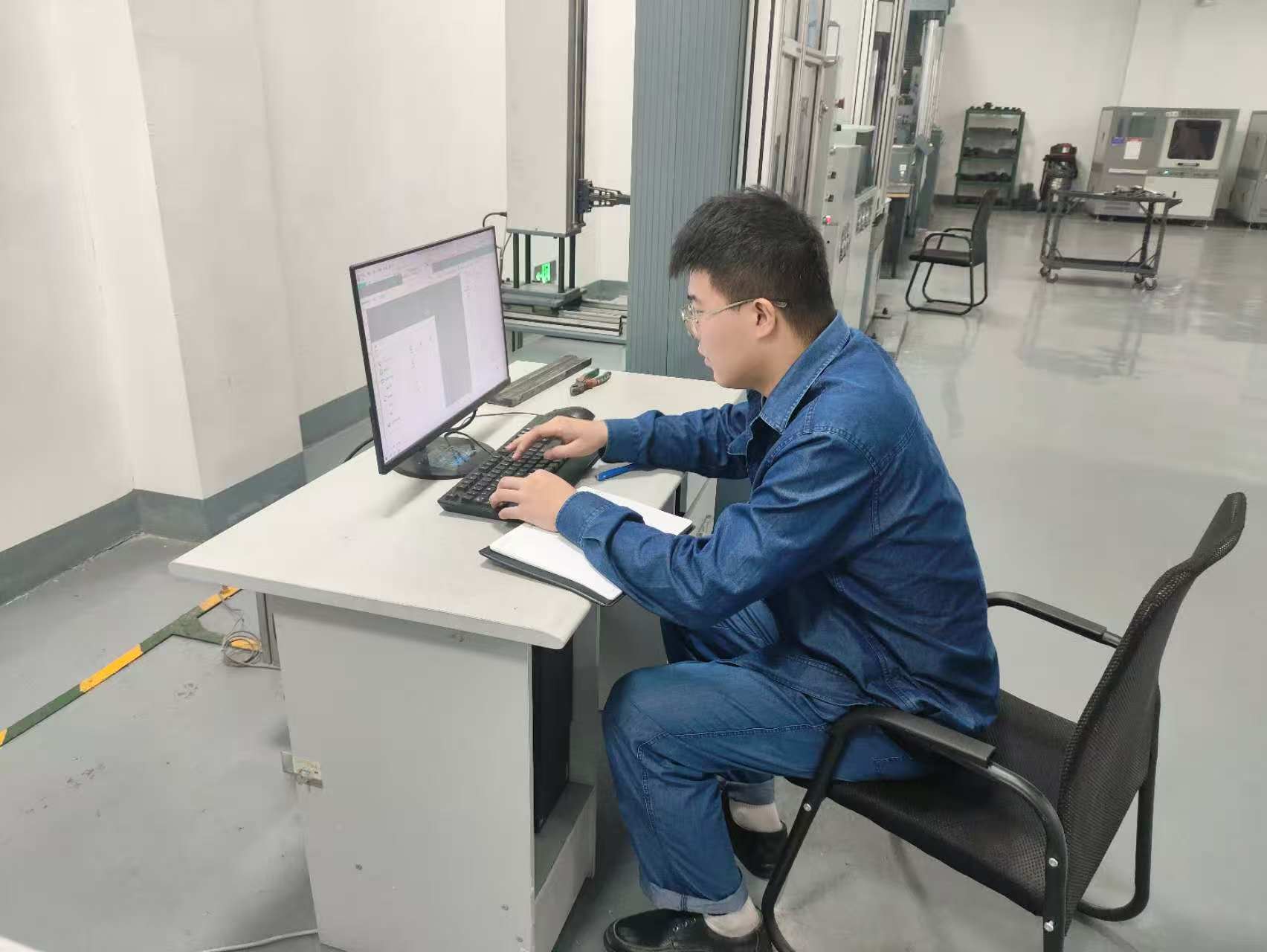 “数字卫士”:汉钢公司智能制造办公室团队的坚守与担当 “数字卫士”:汉钢公司智能制造办公室团队的坚守与担当