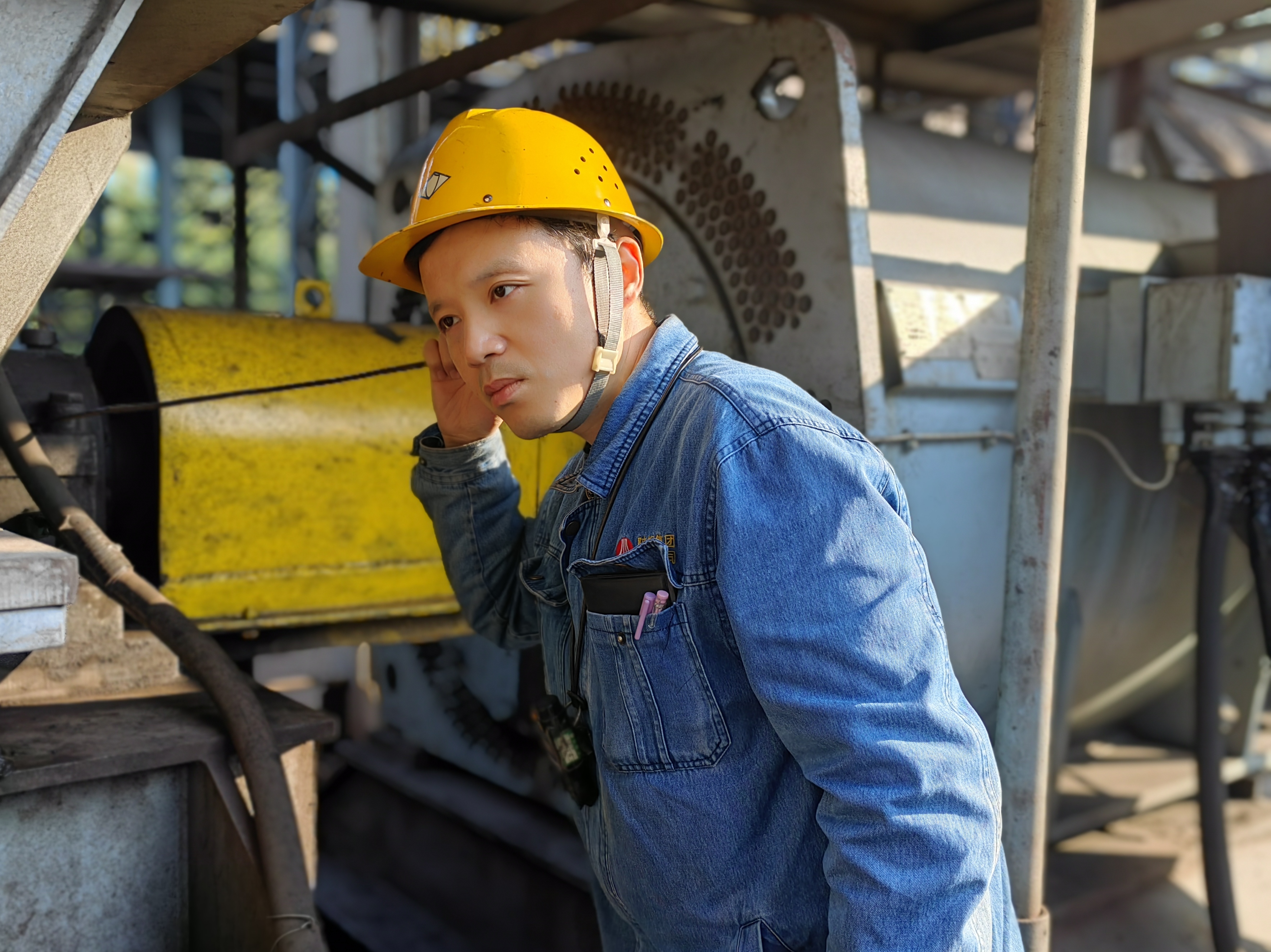 “细针密缝”绣好百日安全“平安锦” “细针密缝”绣好百日安全“平安锦”