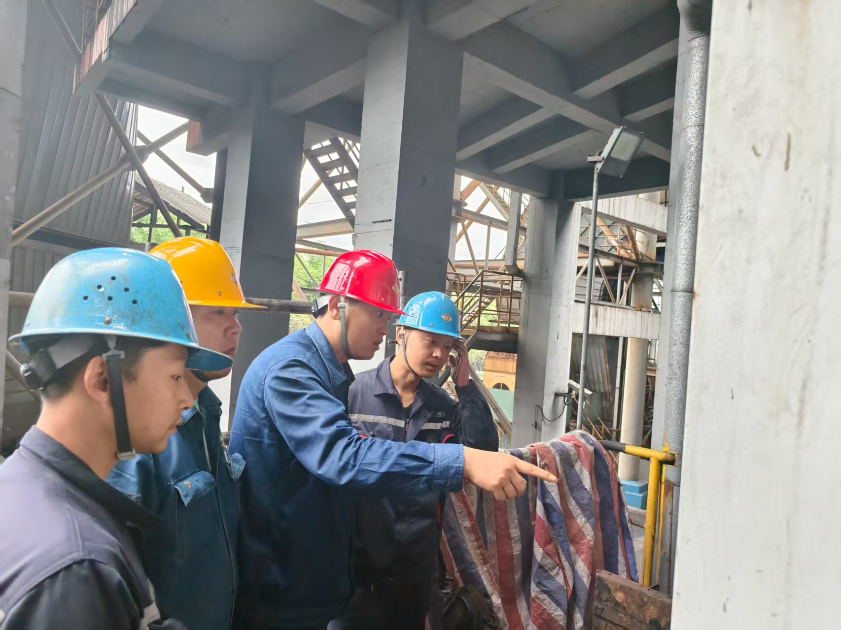 回头看 攻难点 树标杆 促创新——烧结厂环保提升攻坚再冲锋 回头看 攻难点 树标杆 促创新——烧结厂环保提升攻坚再冲锋