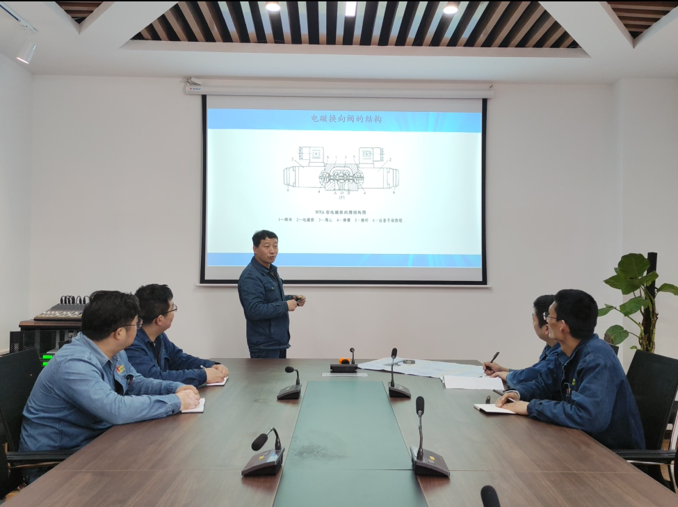 “党建红”点亮“技术蓝”,让创新火花燃起来 “党建红”点亮“技术蓝”,让创新火花燃起来