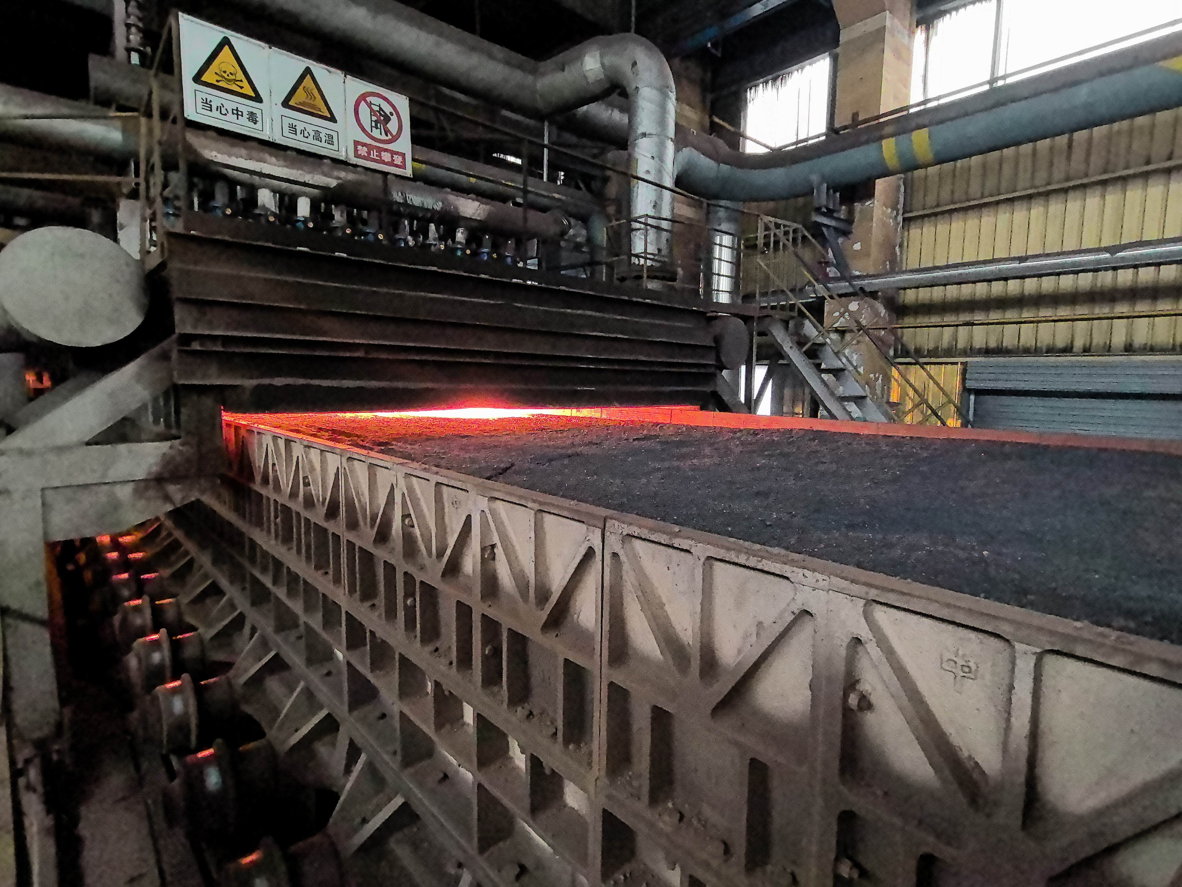 凝心聚力保生产 全员同心筑防线——烧结厂全力护航高炉达产达效纪实 凝心聚力保生产 全员同心筑防线——烧结厂全力护航高炉达产达效纪实