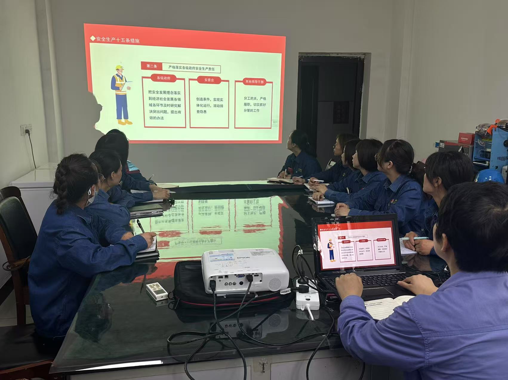 攥指成拳 为安全“加码” 攥指成拳 为安全“加码”