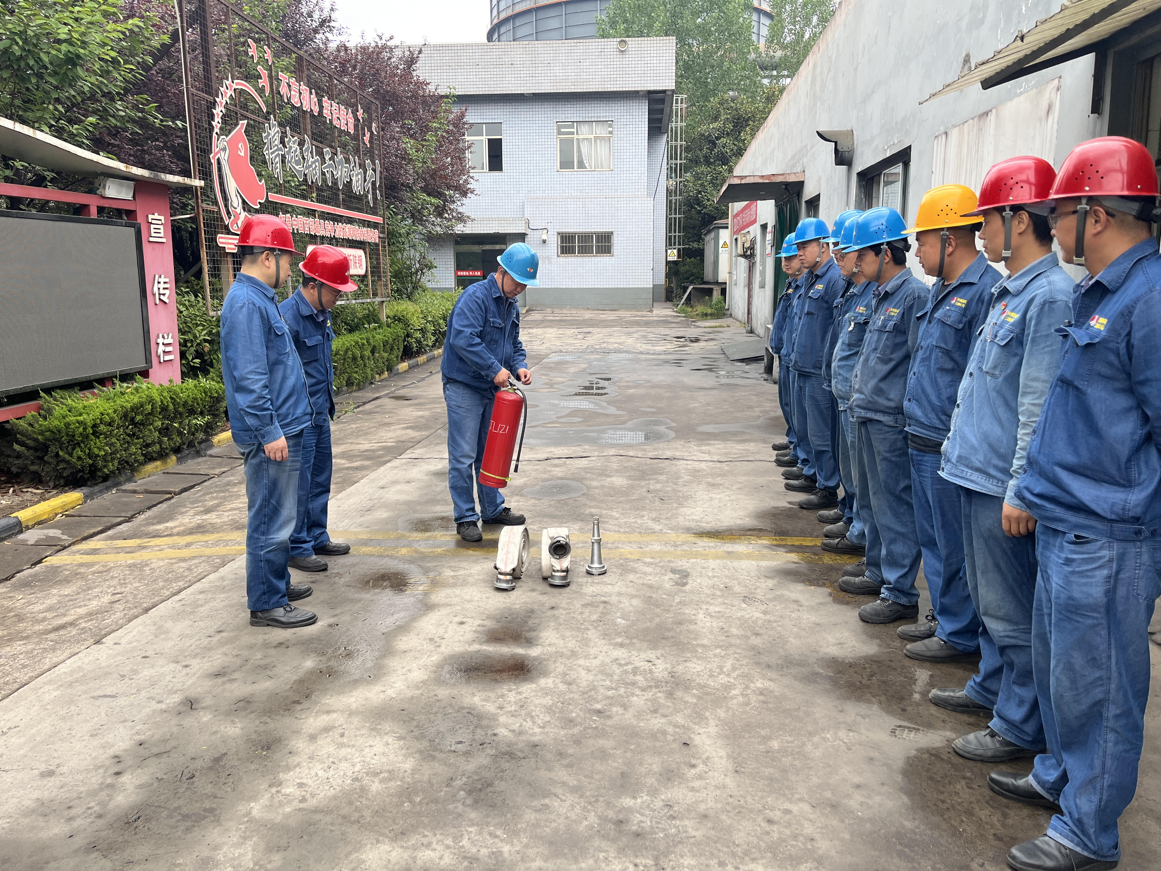 攥指成拳 为安全“加码” 攥指成拳 为安全“加码”