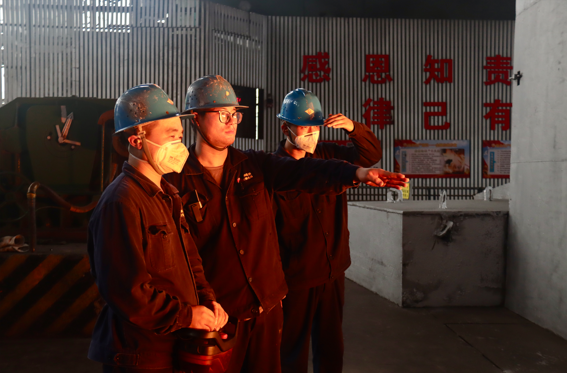 以言促行、以行见效，让形势任务教育点“燃”十里钢城