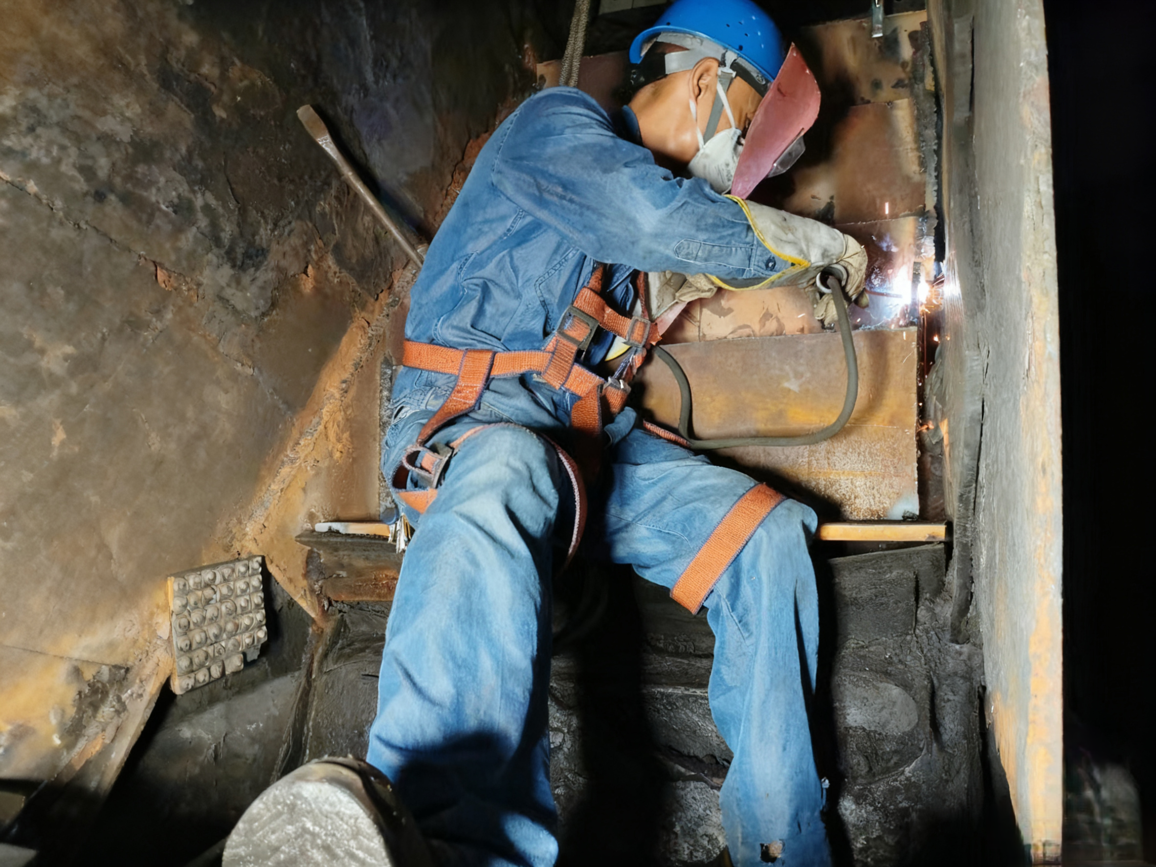 设备“焕新”解顽疾!他们凭自主改造交出降本增效亮眼答卷 设备“焕新”解顽疾!他们凭自主改造交出降本增效亮眼答卷