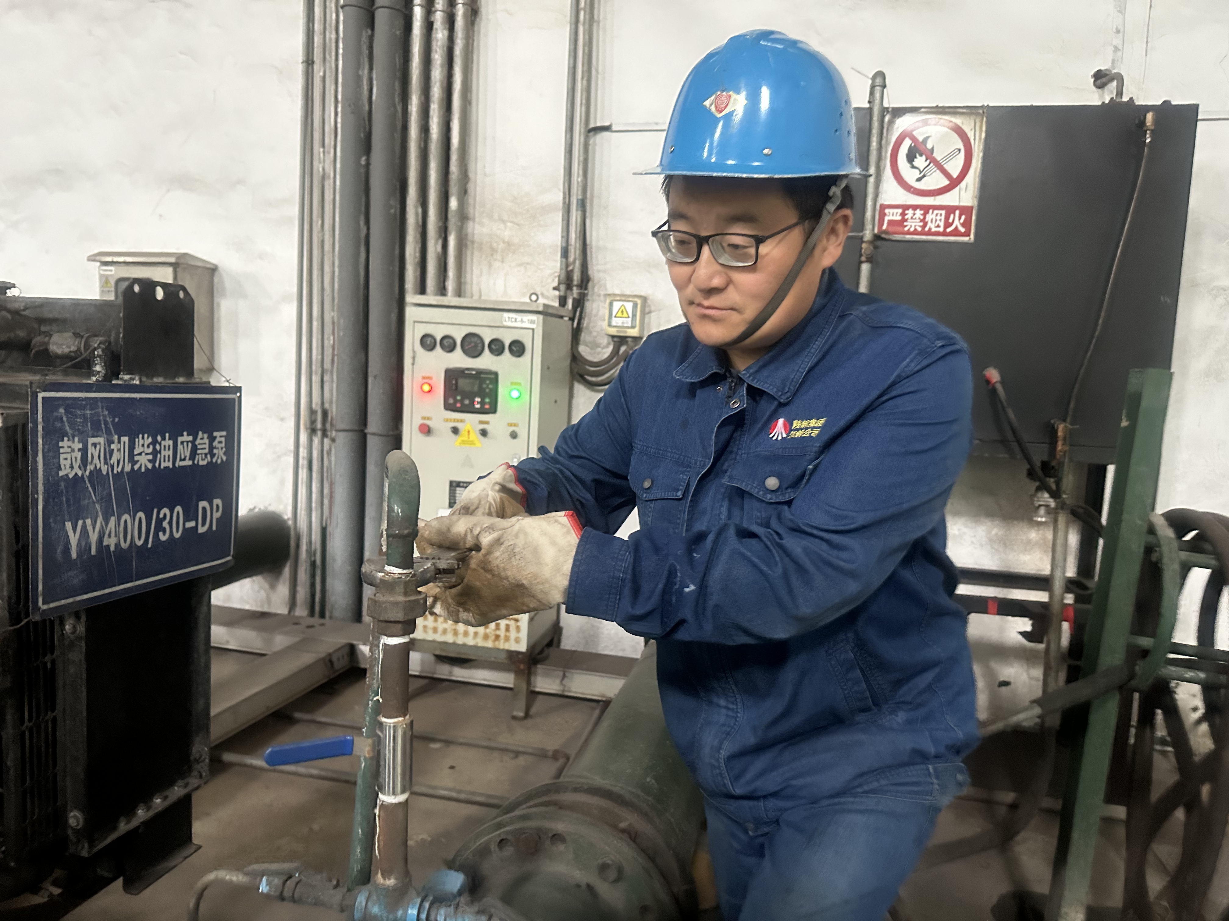 秋光为序  锋芒作章，钢城青年以奋斗绘就最美画卷