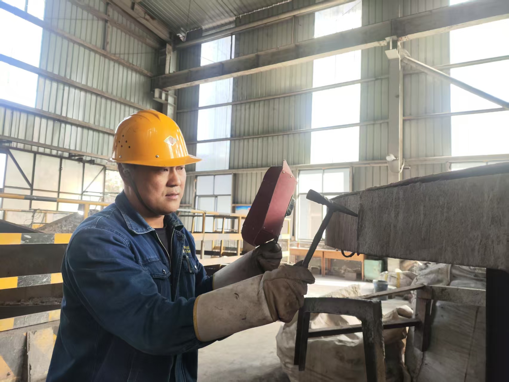 “严巧细”铸匠心 维修攻坚助生产 “严巧细”铸匠心 维修攻坚助生产