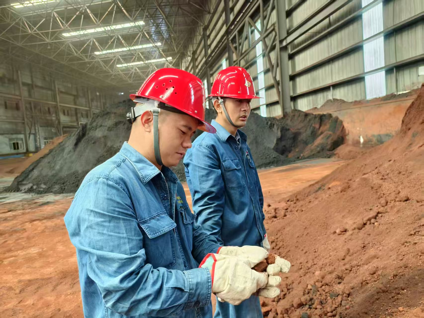 以“红色引擎”驱动党员领航攻坚