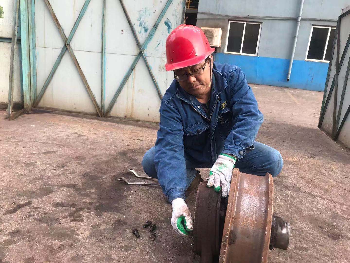 以“红色引擎”驱动党员领航攻坚