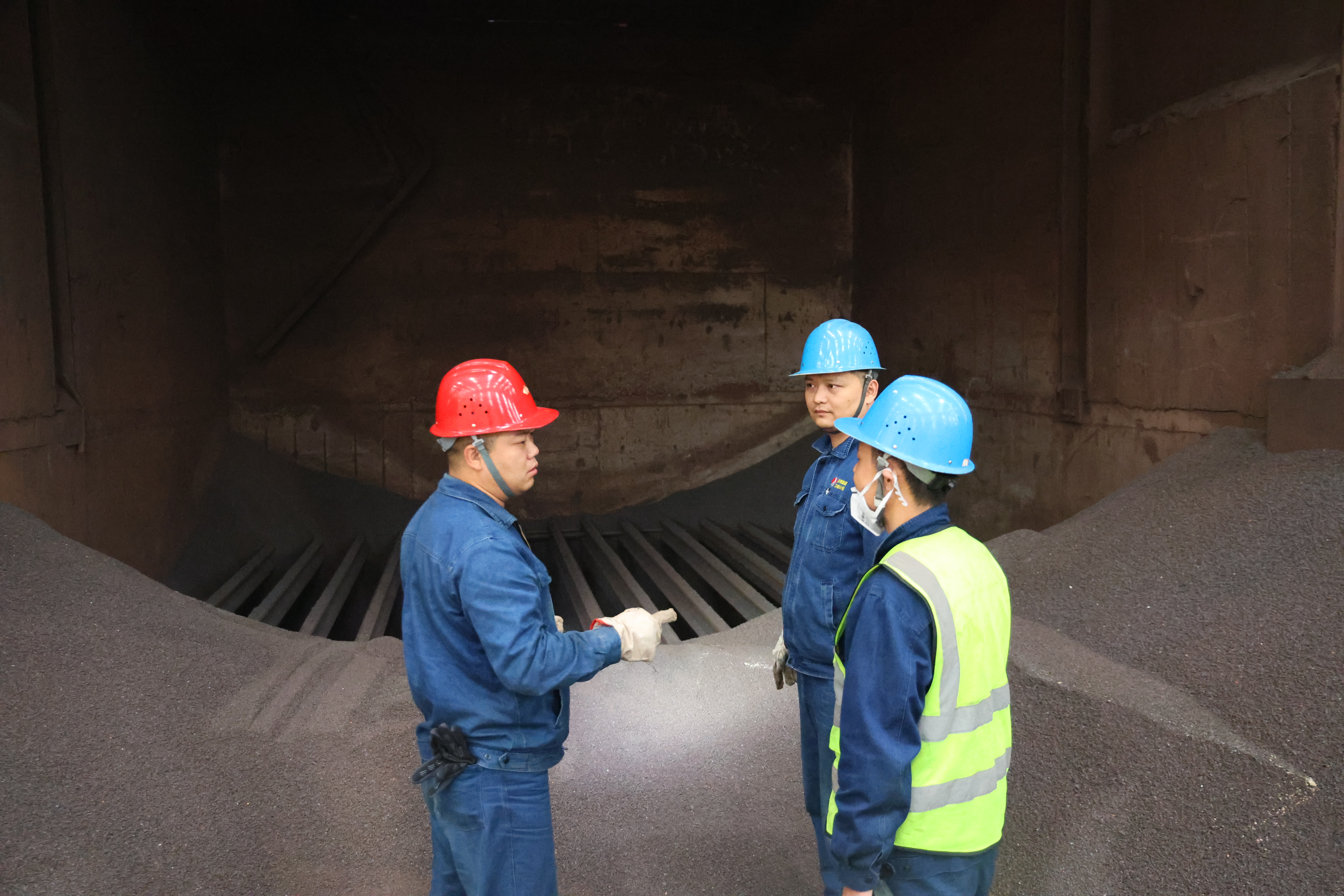 监督挖潜“两手硬” 生产提速“燃”满格