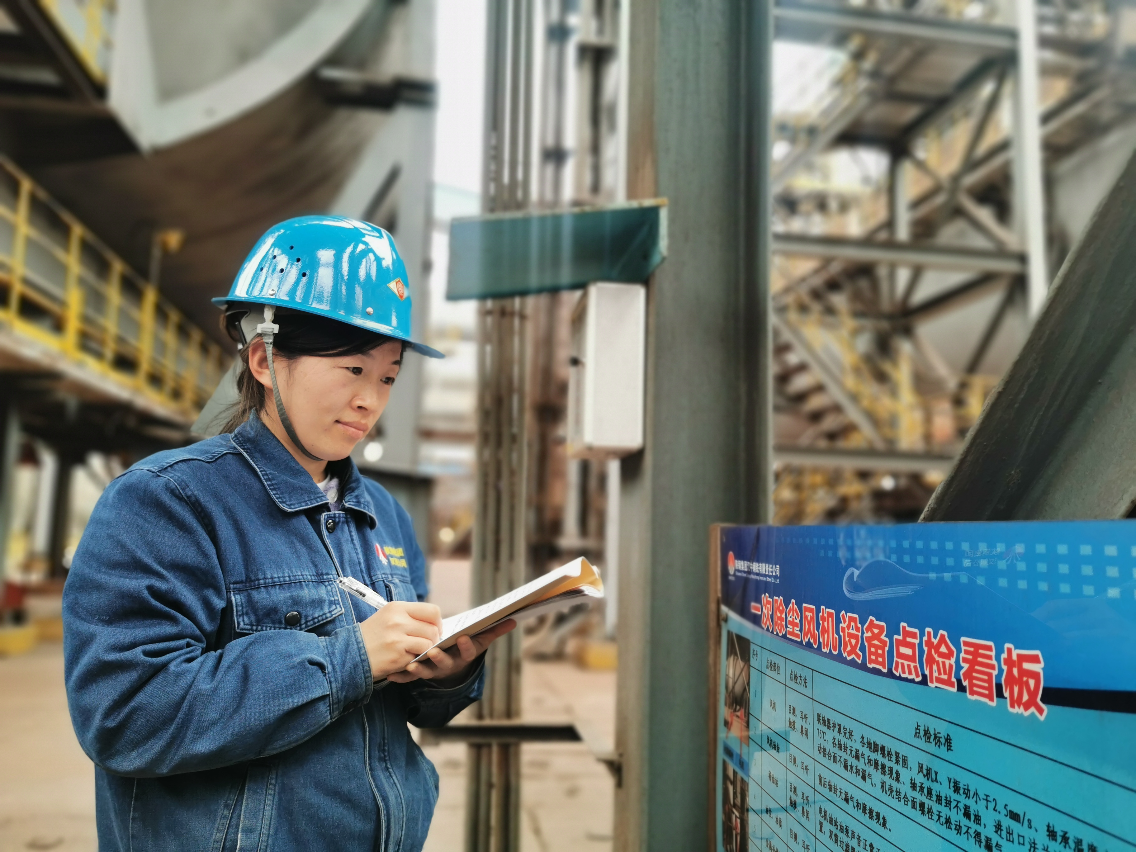 钢城绘绿卷 秋冬入画来