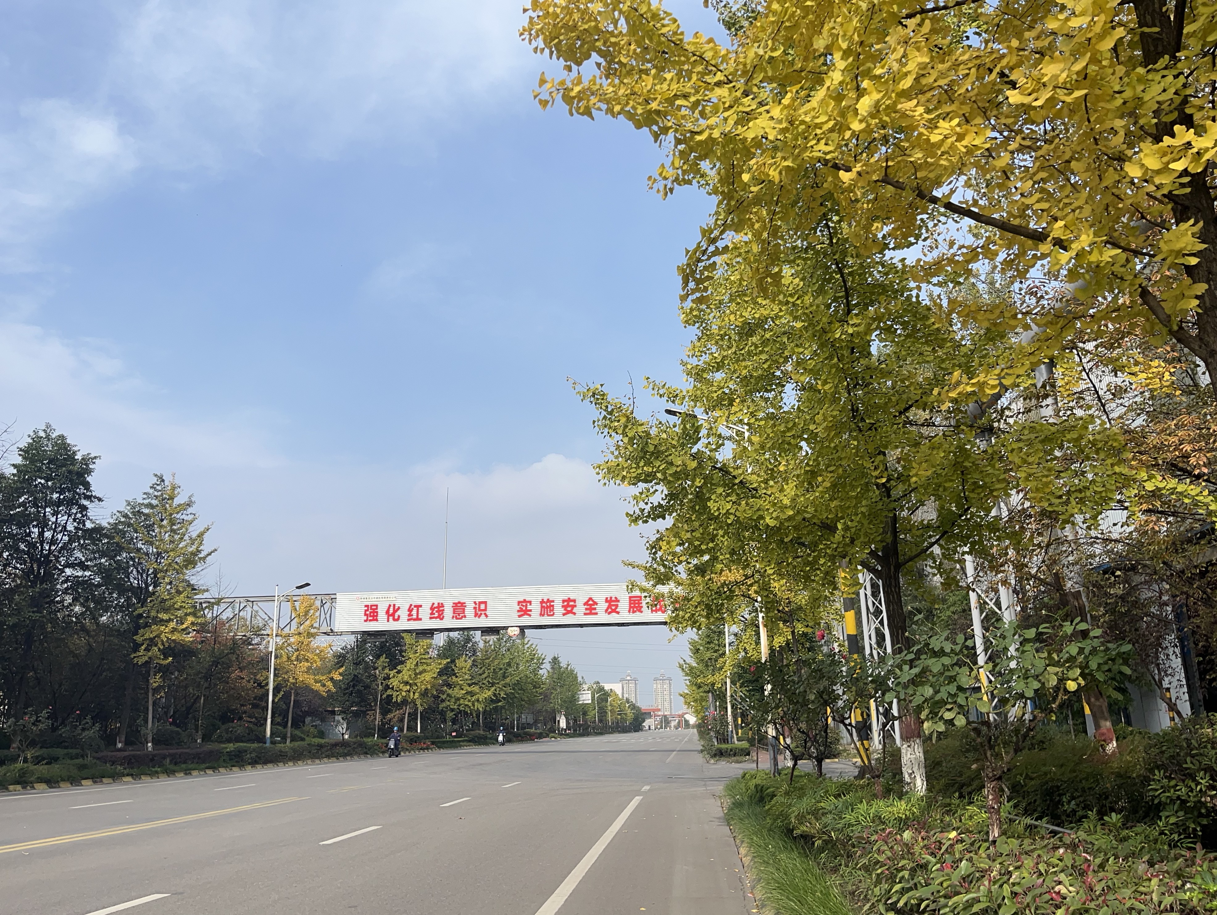 汉钢的秋冬画卷