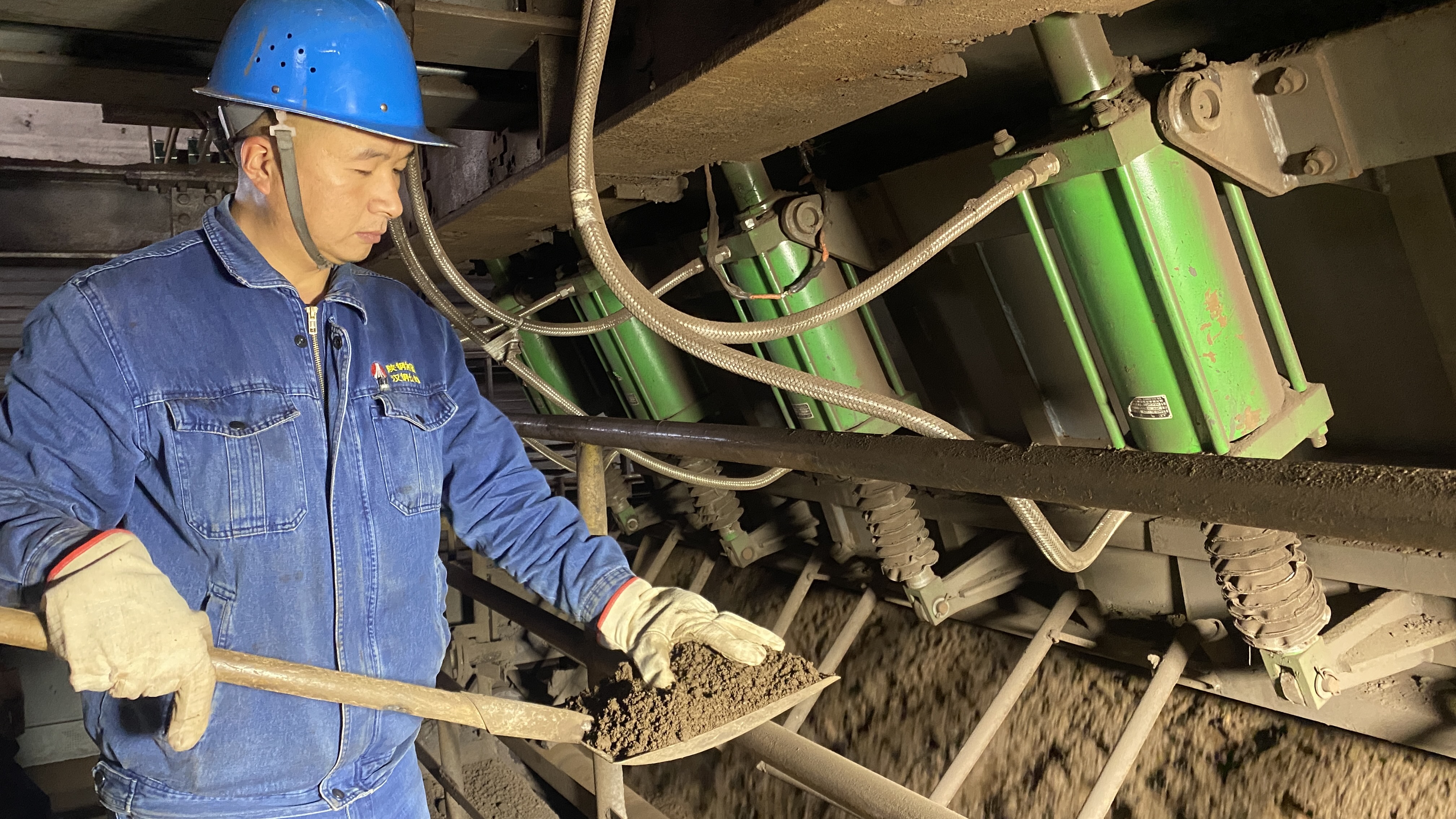 匠心“看火”炼真金 匠心“看火”炼真金