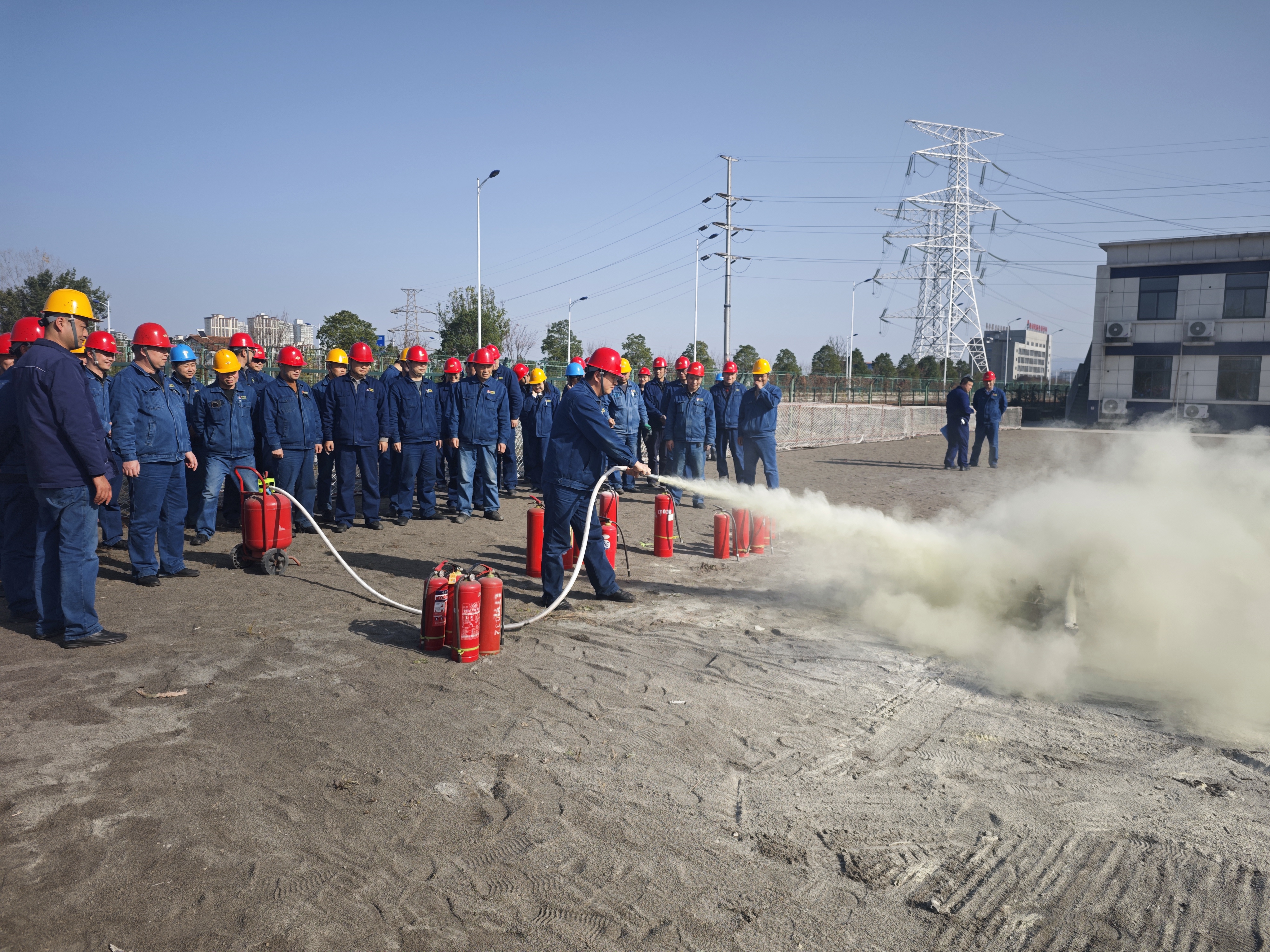 应急培训“充电” 安全防线“加码”--汉钢公司消防宣传月培训纪实 应急培训“充电” 安全防线“加码”--汉钢公司消防宣传月培训纪实