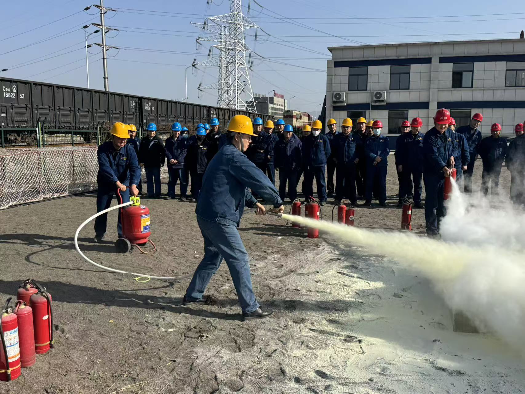 应急培训“充电” 安全防线“加码”--汉钢公司消防宣传月培训纪实 应急培训“充电” 安全防线“加码”--汉钢公司消防宣传月培训纪实