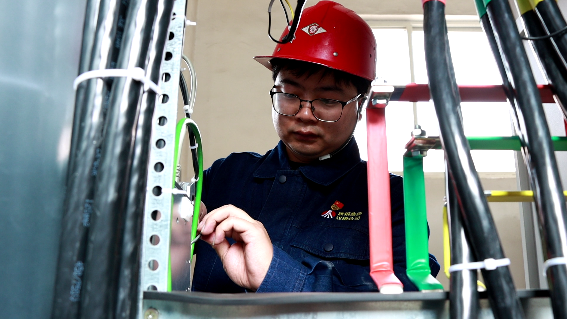 陕钢集团汉钢公司李新军：与钢铁“共舞”的三秦工匠