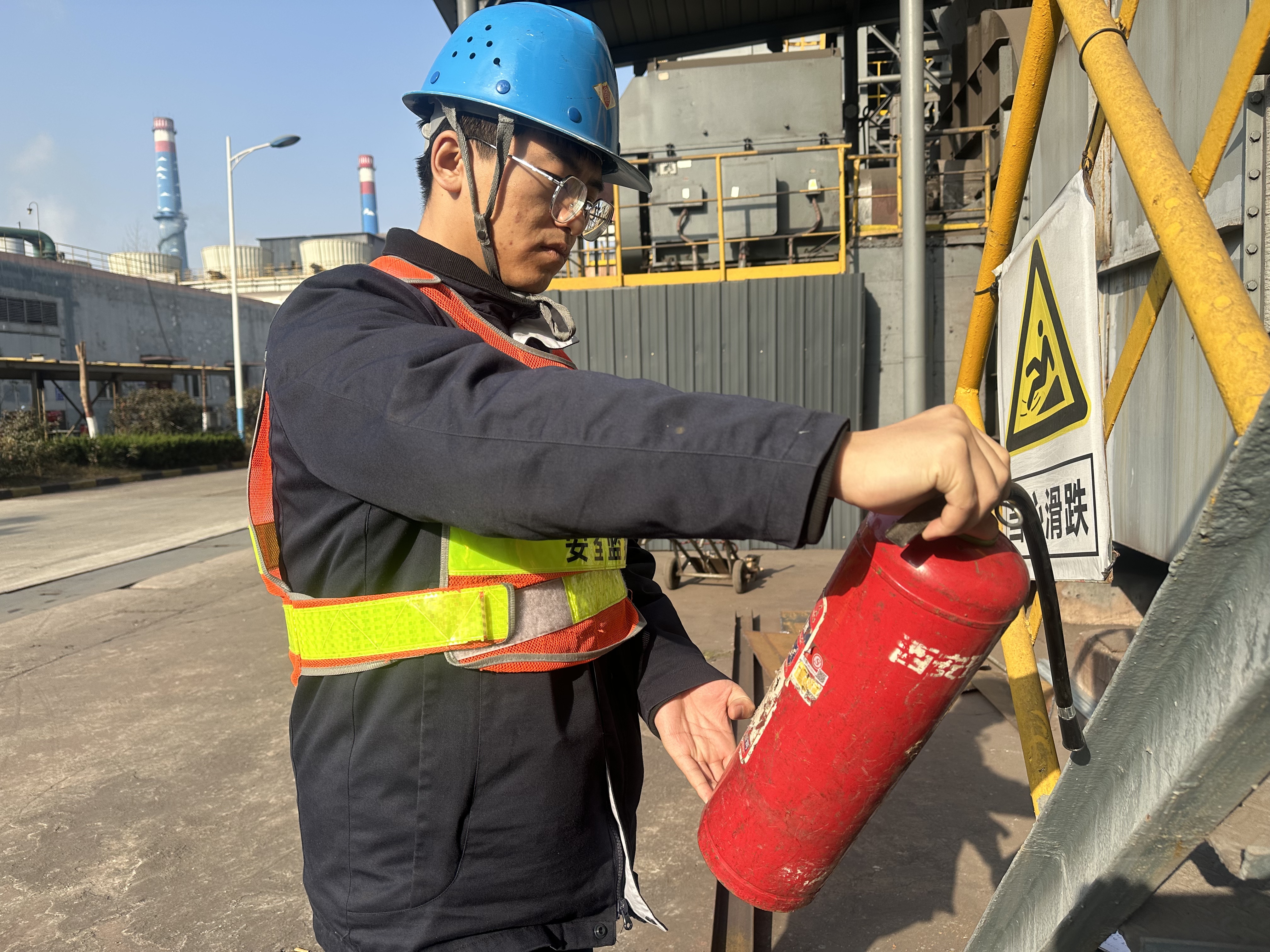 锚定目标、精准施策,筑牢“收官战”安全根基 锚定目标、精准施策,筑牢“收官战”安全根基