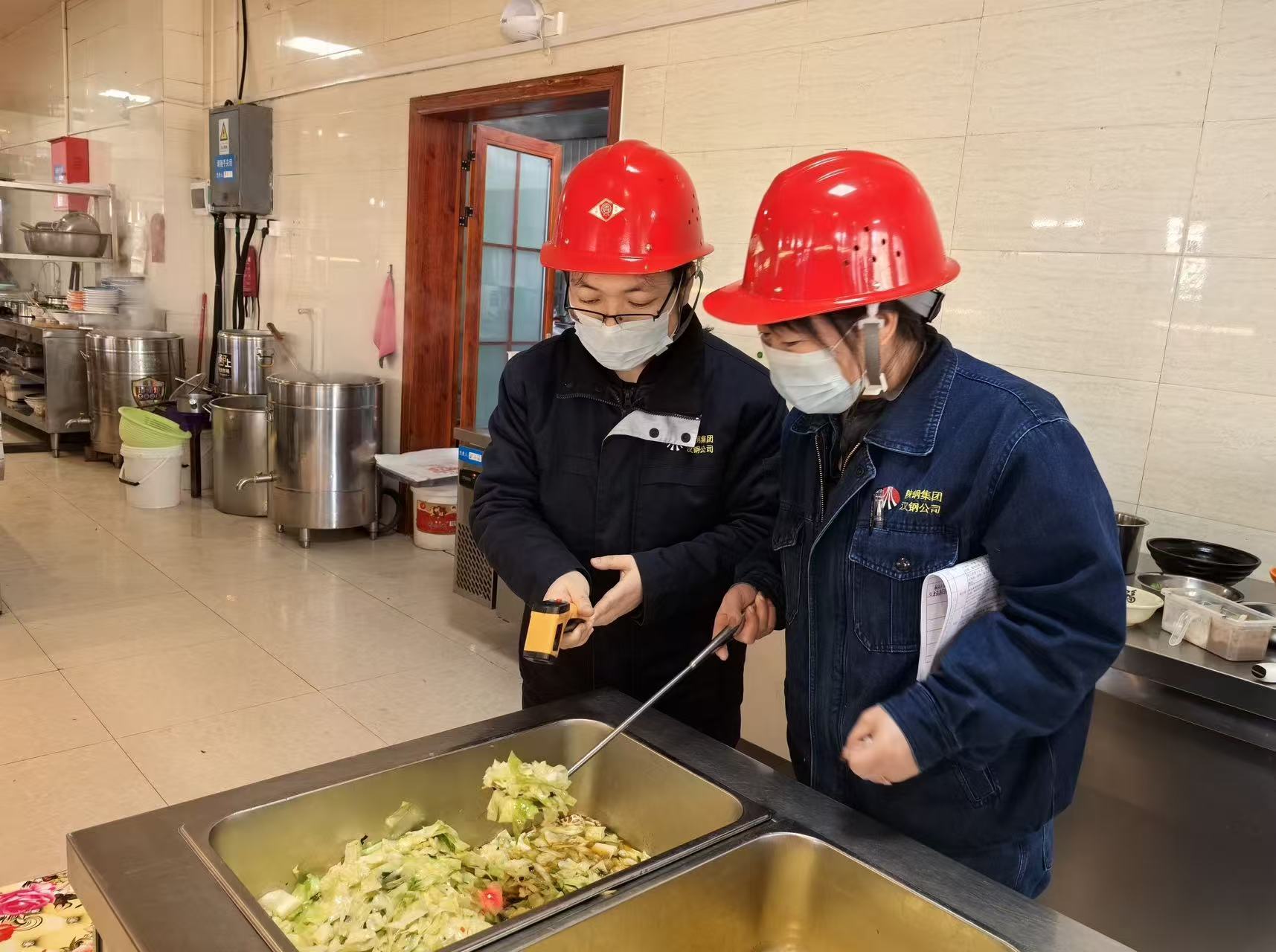 冬日暖餐护舌尖 职工餐厅暖胃更暖心