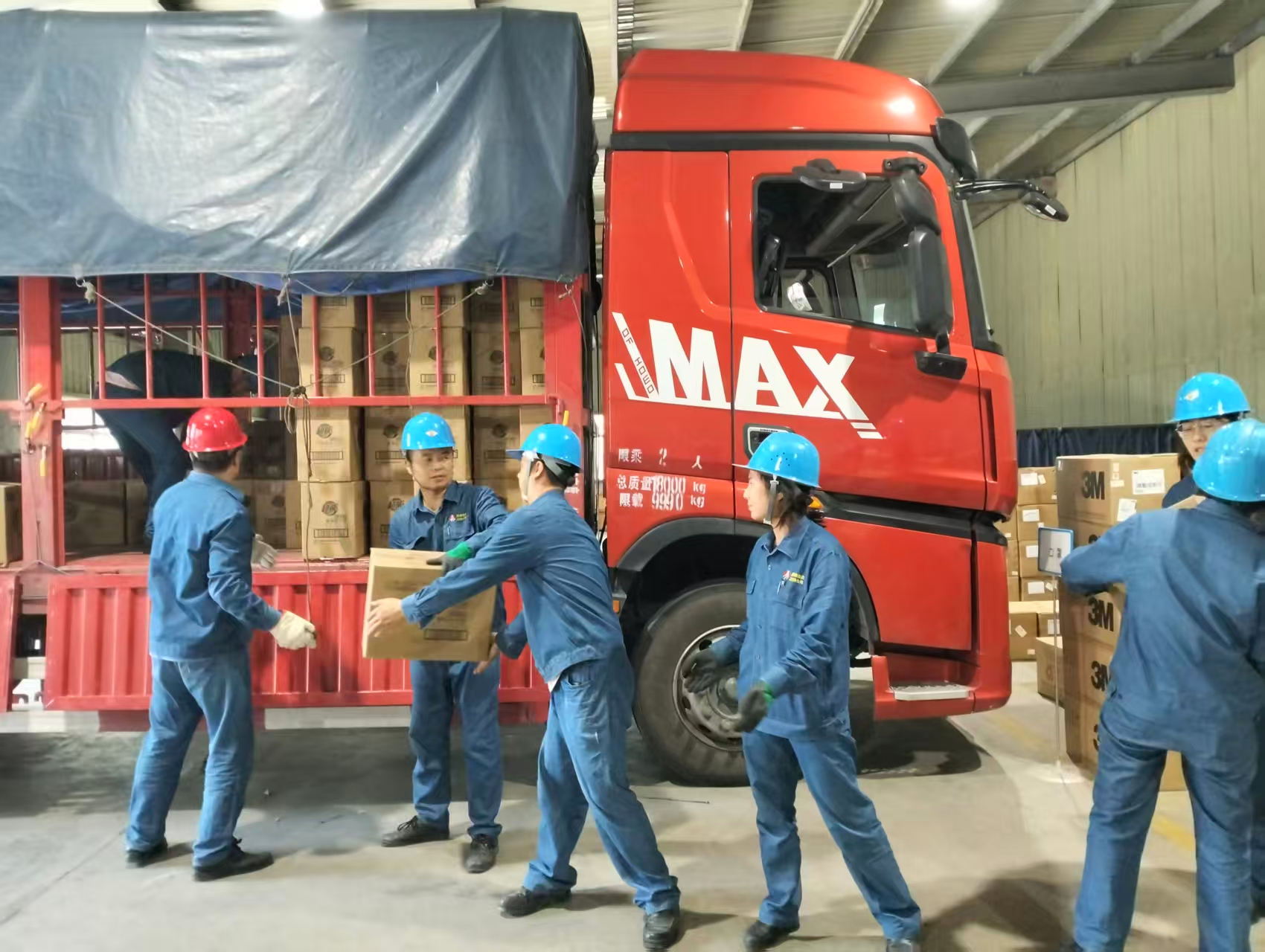 冬日钢城的仓储守护者