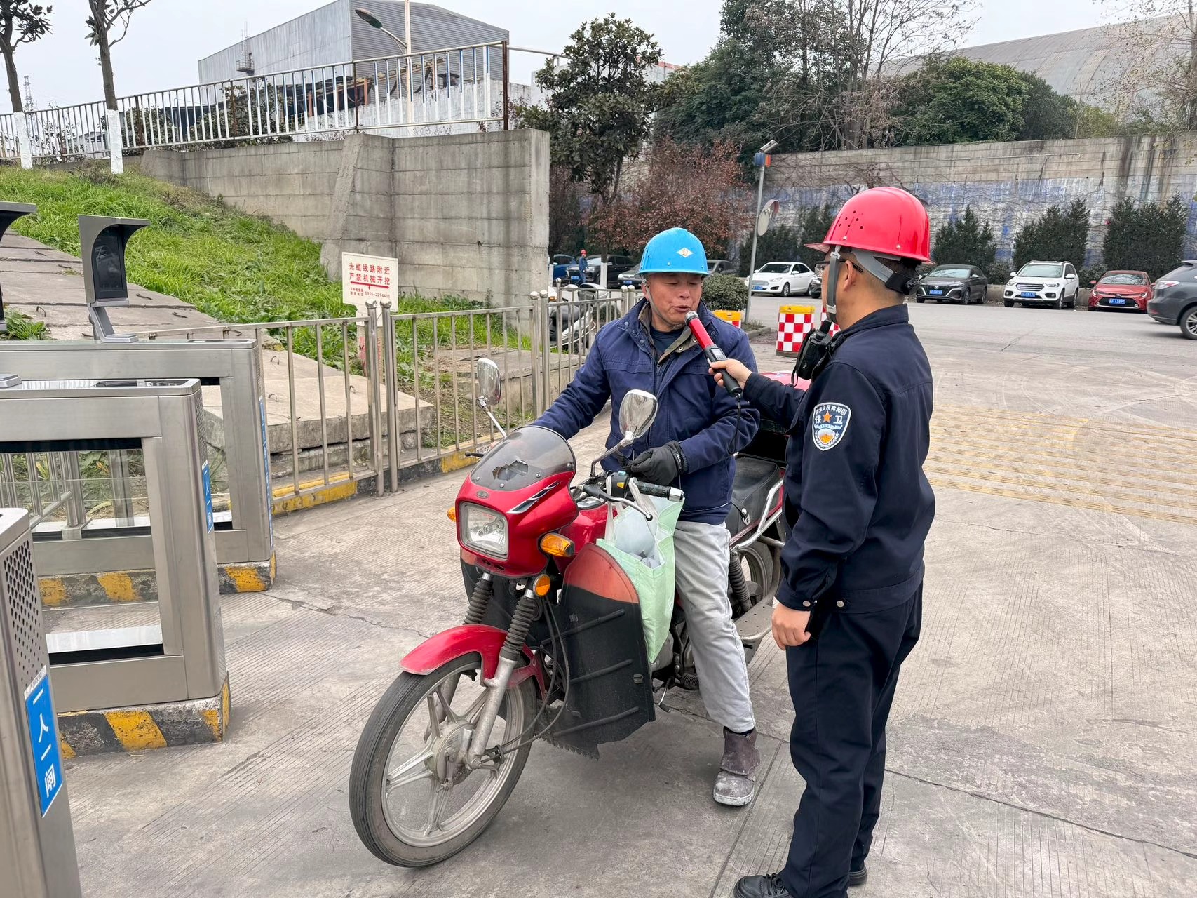 交通“零”陋习   平安“钢”相随  汉钢公司交通安全宣传月全面发力